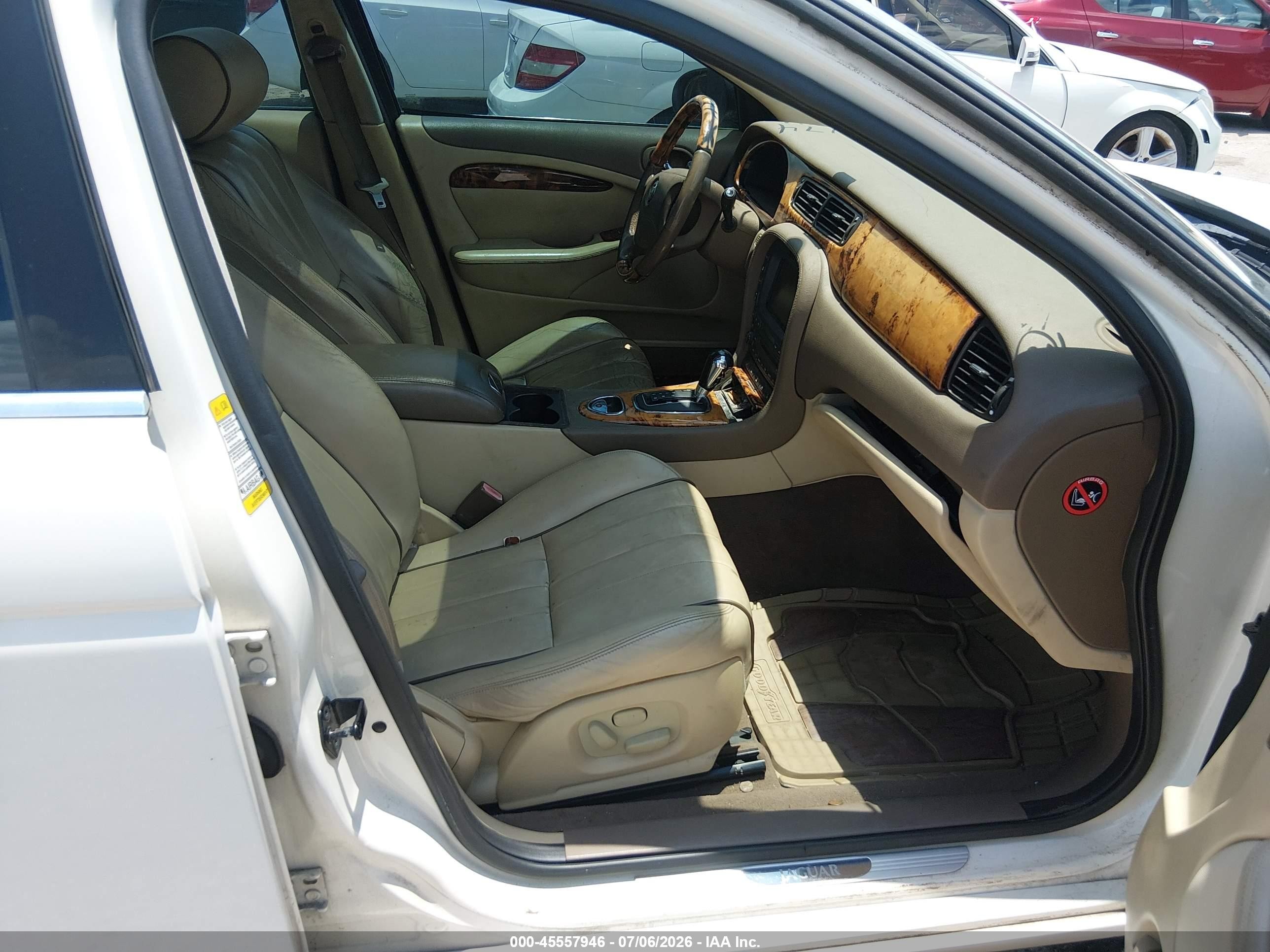 2007 Jaguar S-type 3.0 V6 White vin: SAJWA01A07FN74752