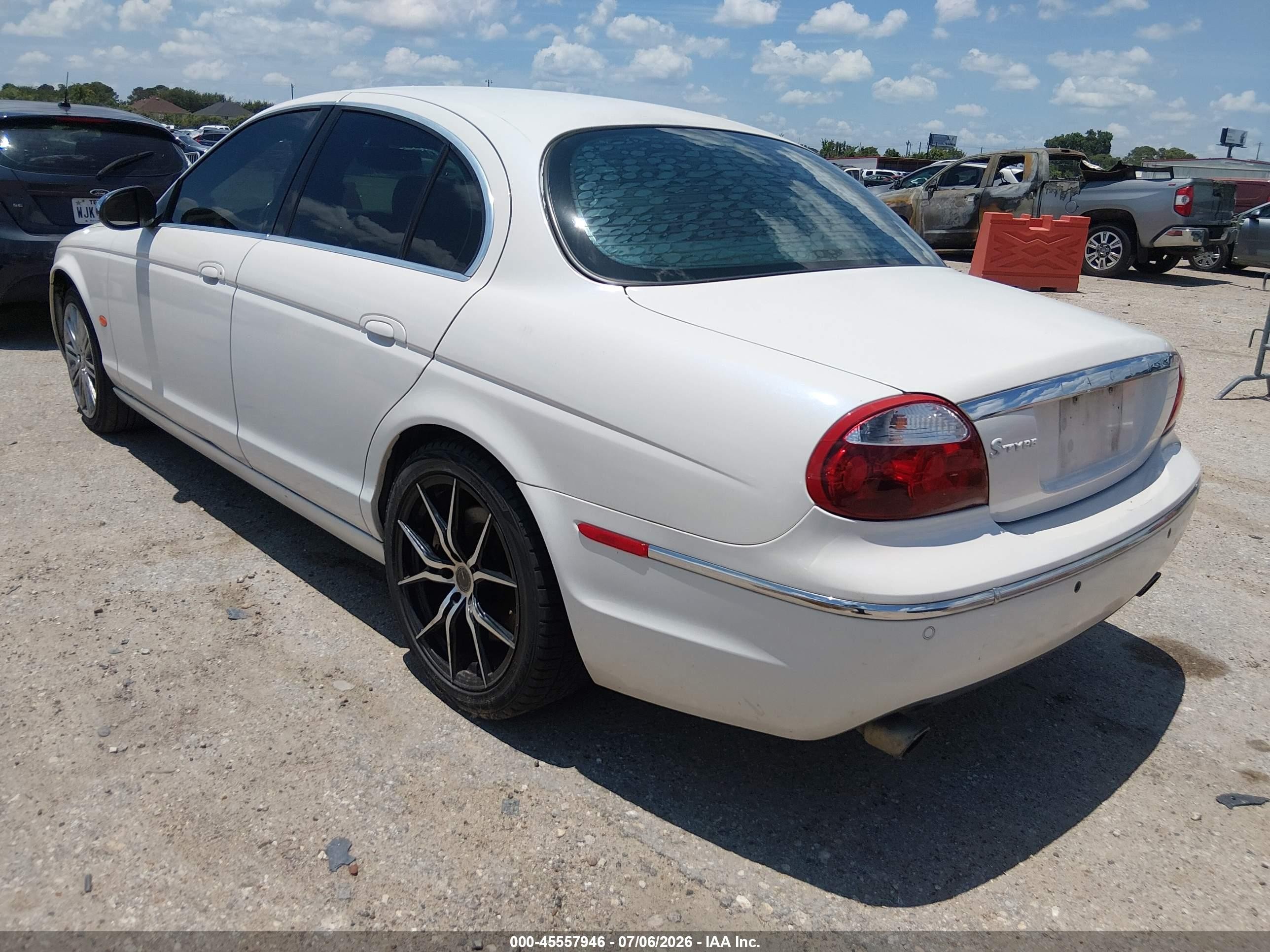 2007 Jaguar S-type 3.0 V6 White vin: SAJWA01A07FN74752