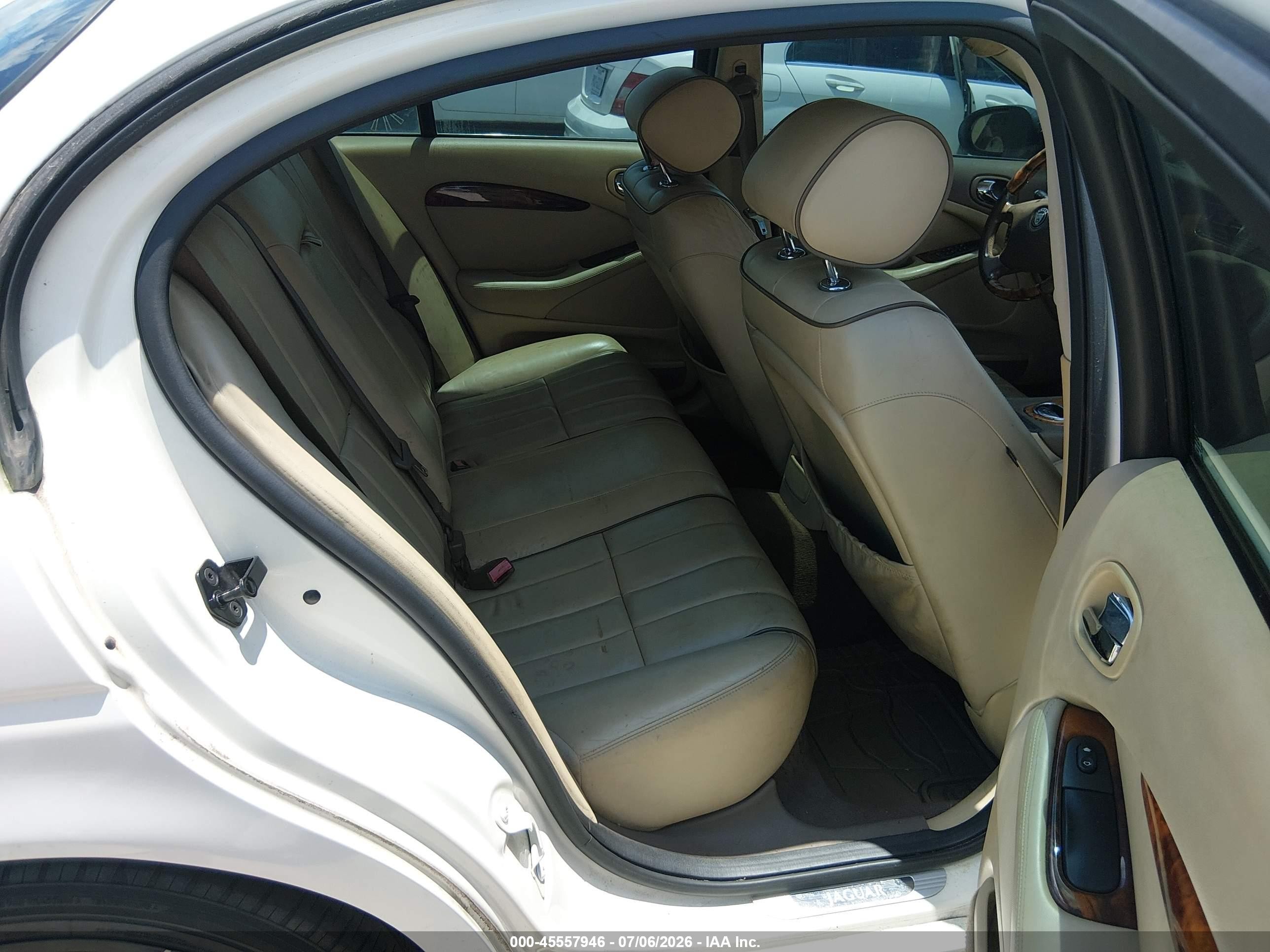 2007 Jaguar S-type 3.0 V6 White vin: SAJWA01A07FN74752