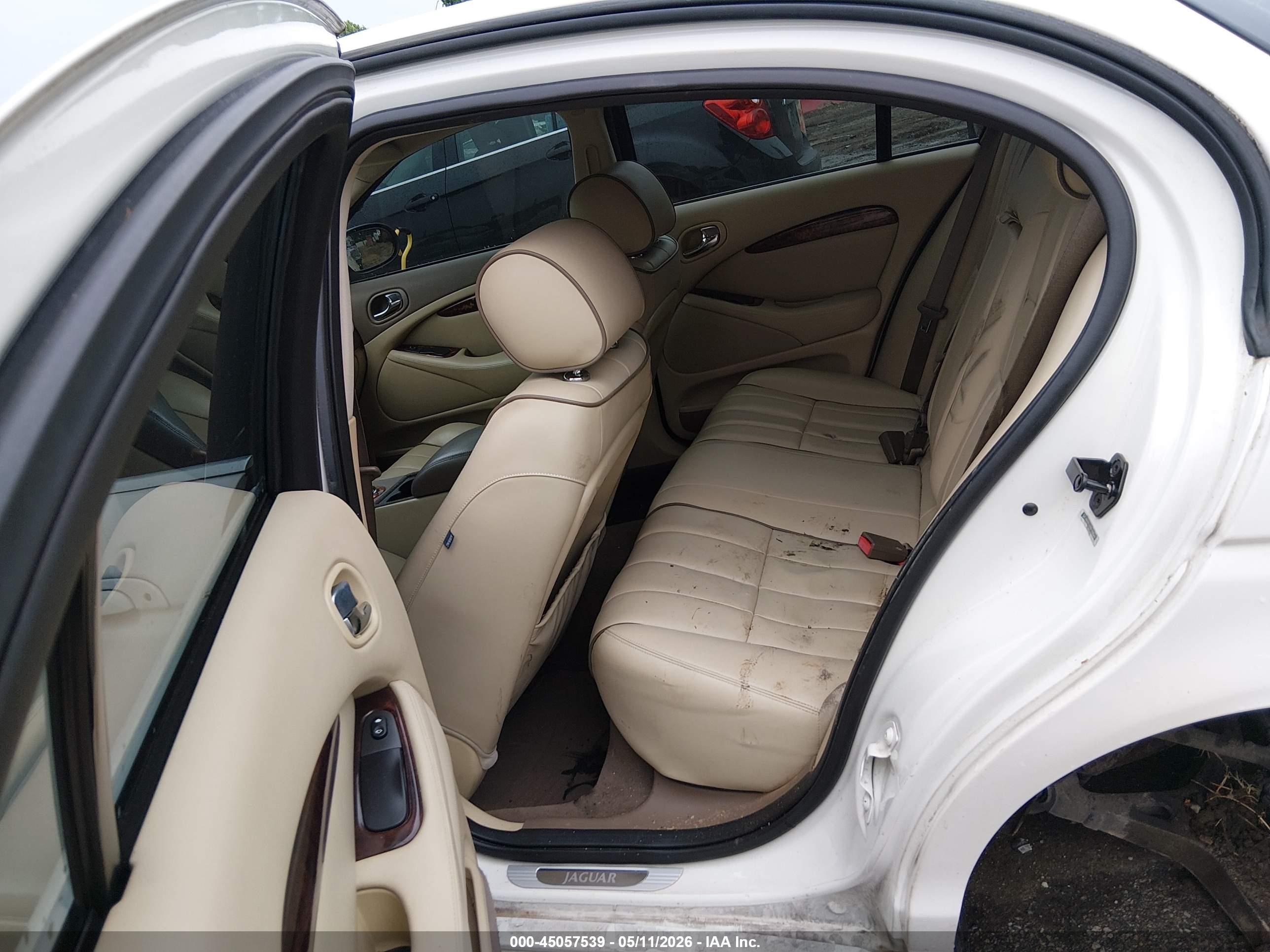 2008 Jaguar S-type 3.0 V6 White vin: SAJWA01A08FN84344