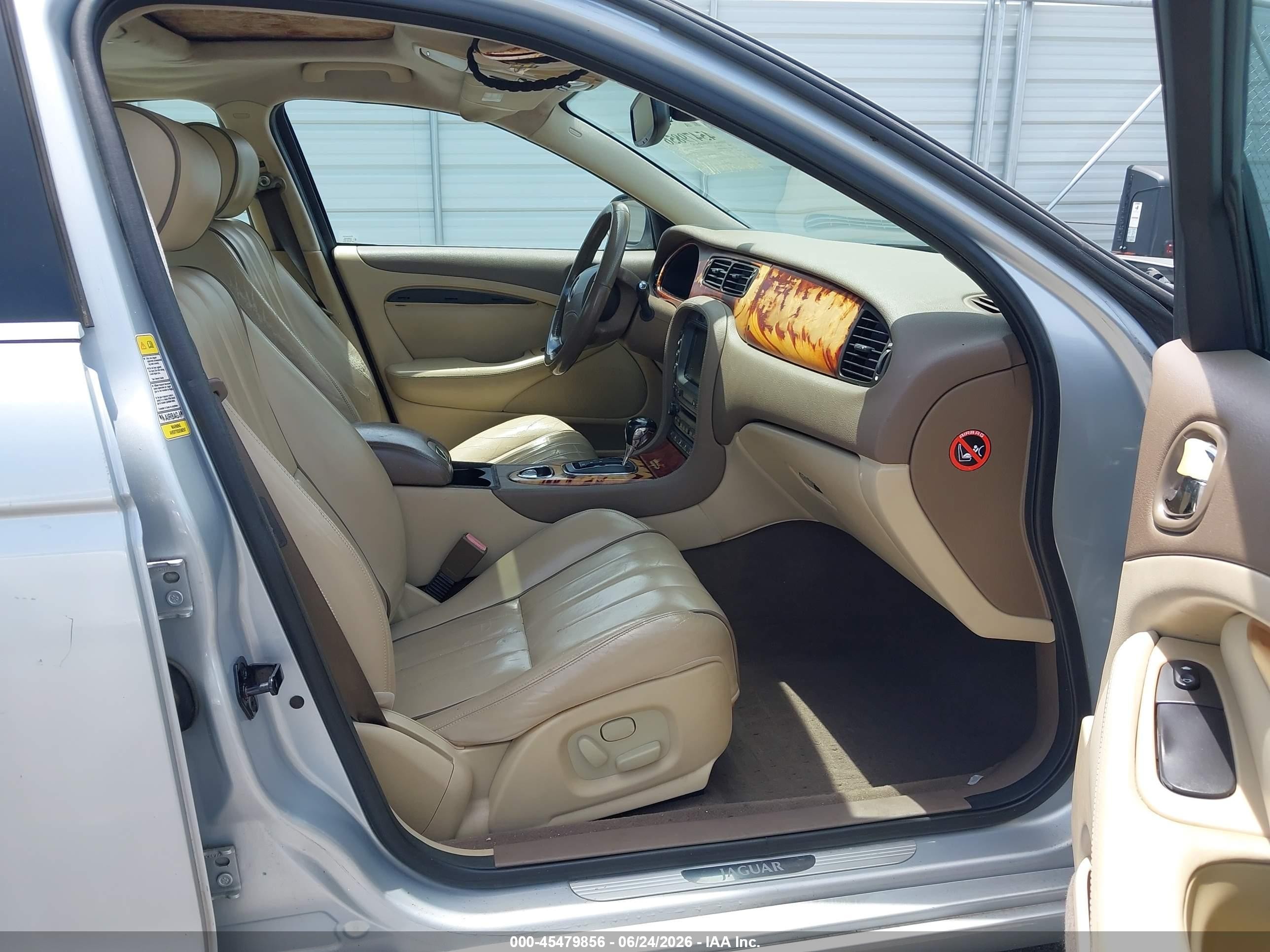 2008 Jaguar S-type 3.0 V6 Silver vin: SAJWA01A08FN89088