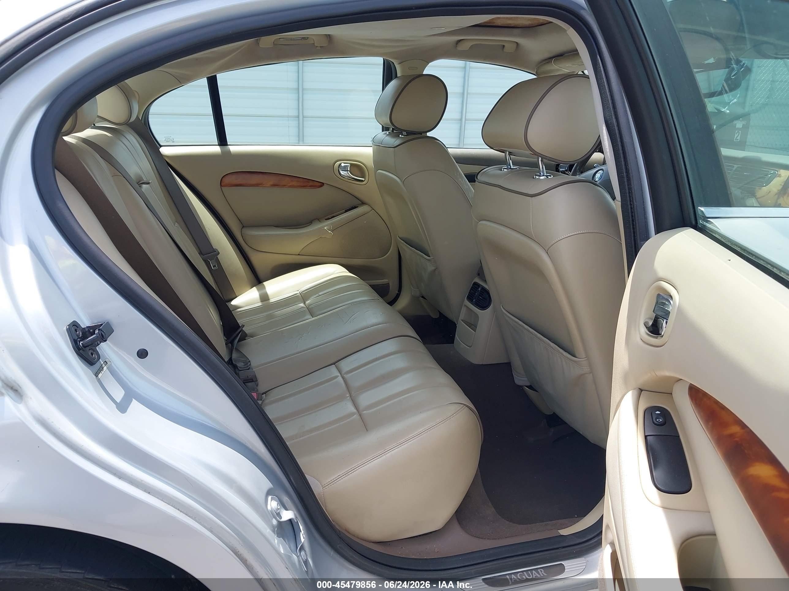 2008 Jaguar S-type 3.0 V6 Silver vin: SAJWA01A08FN89088