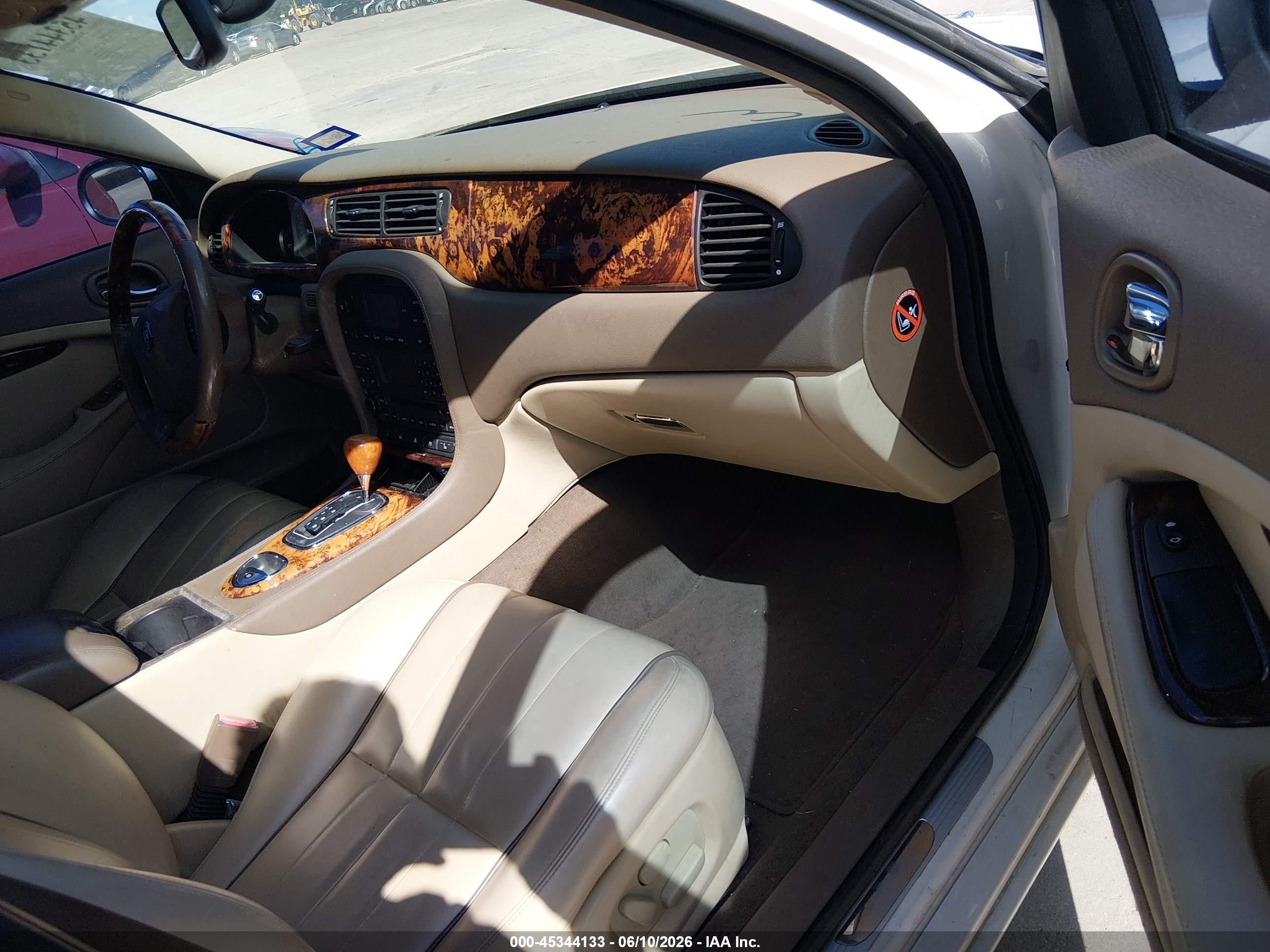 2007 Jaguar S-type 3.0 V6 Cream vin: SAJWA01A27FN78642