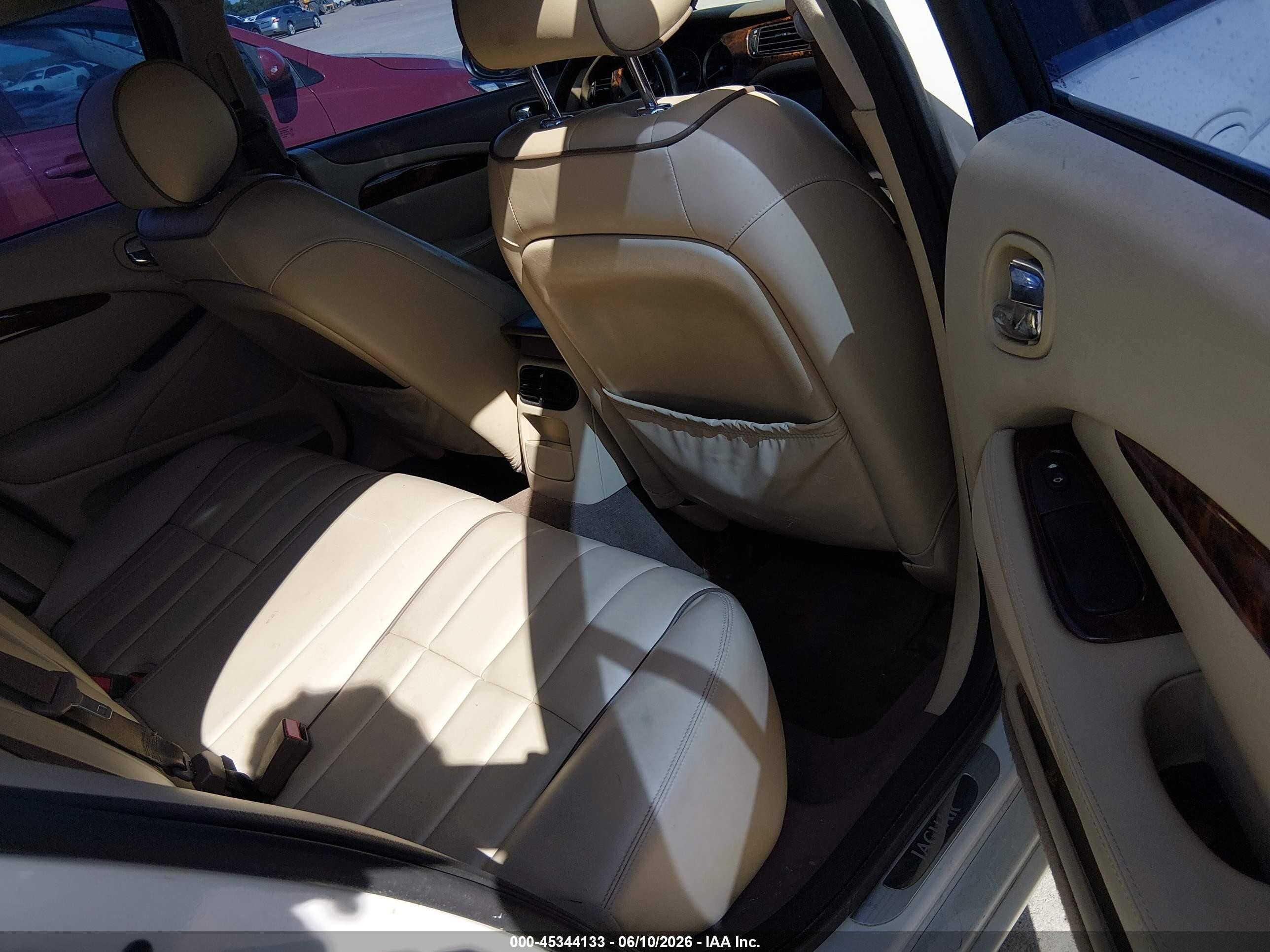2007 Jaguar S-type 3.0 V6 Cream vin: SAJWA01A27FN78642