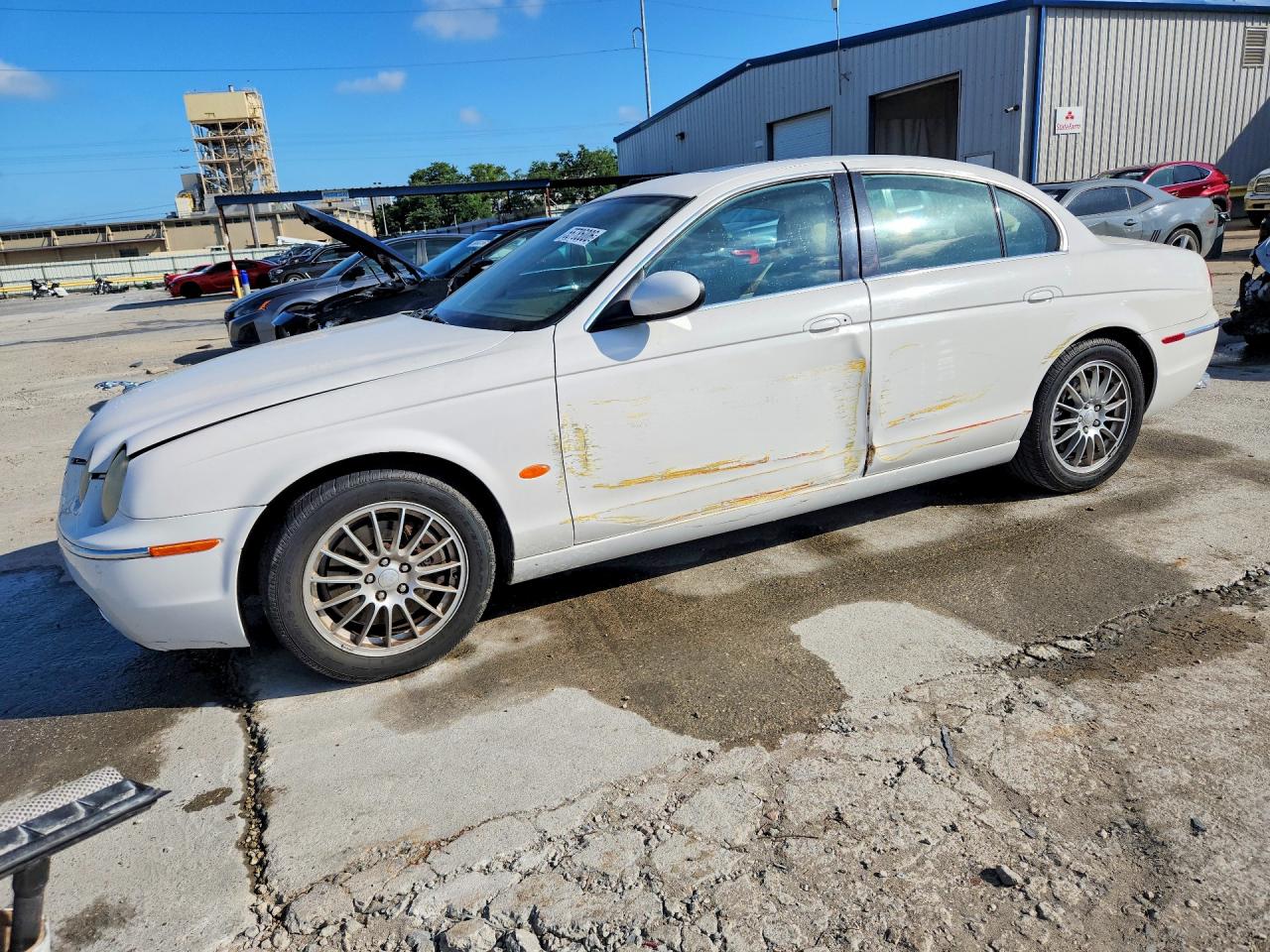 2006 Jaguar S-type White vin: SAJWA01A66FN70543