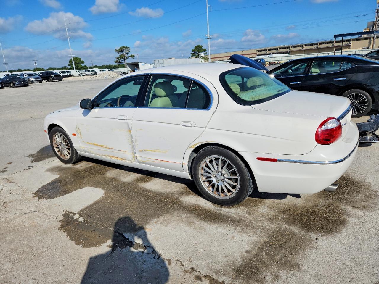 2006 Jaguar S-type White vin: SAJWA01A66FN70543