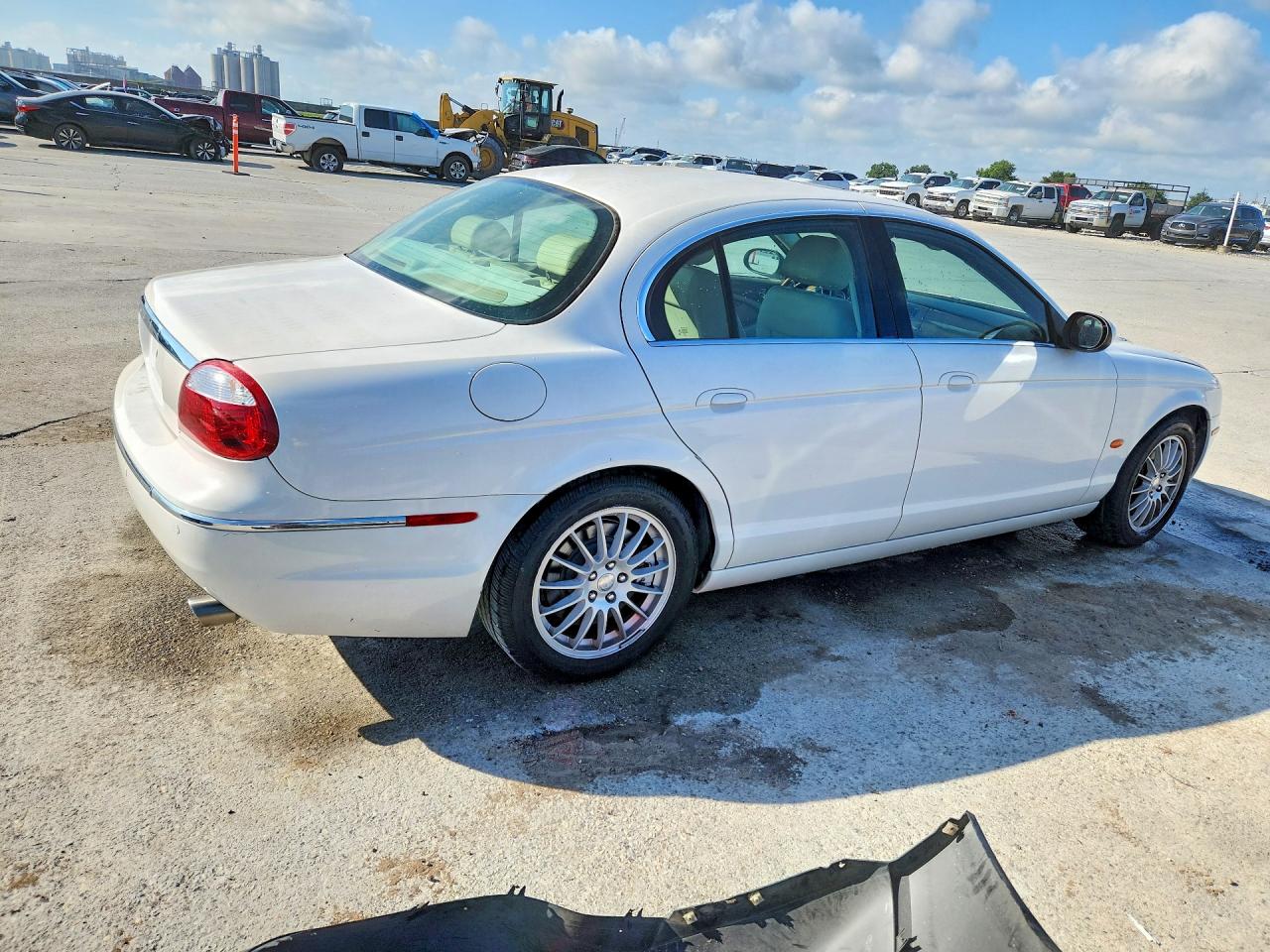 2006 Jaguar S-type White vin: SAJWA01A66FN70543
