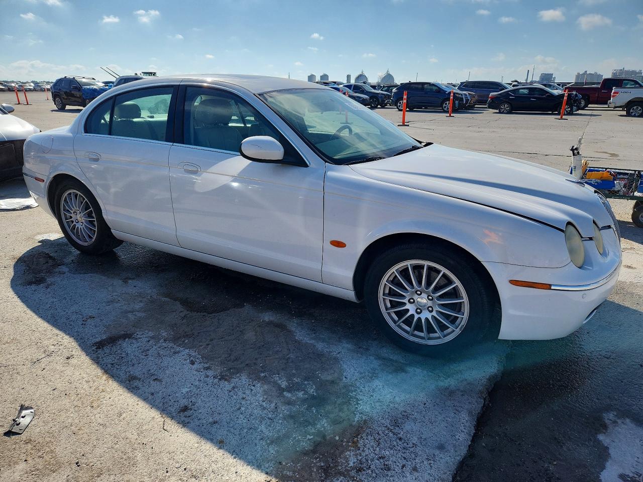 2006 Jaguar S-type White vin: SAJWA01A66FN70543