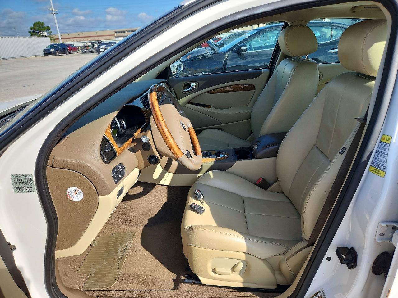 2006 Jaguar S-type White vin: SAJWA01A66FN70543
