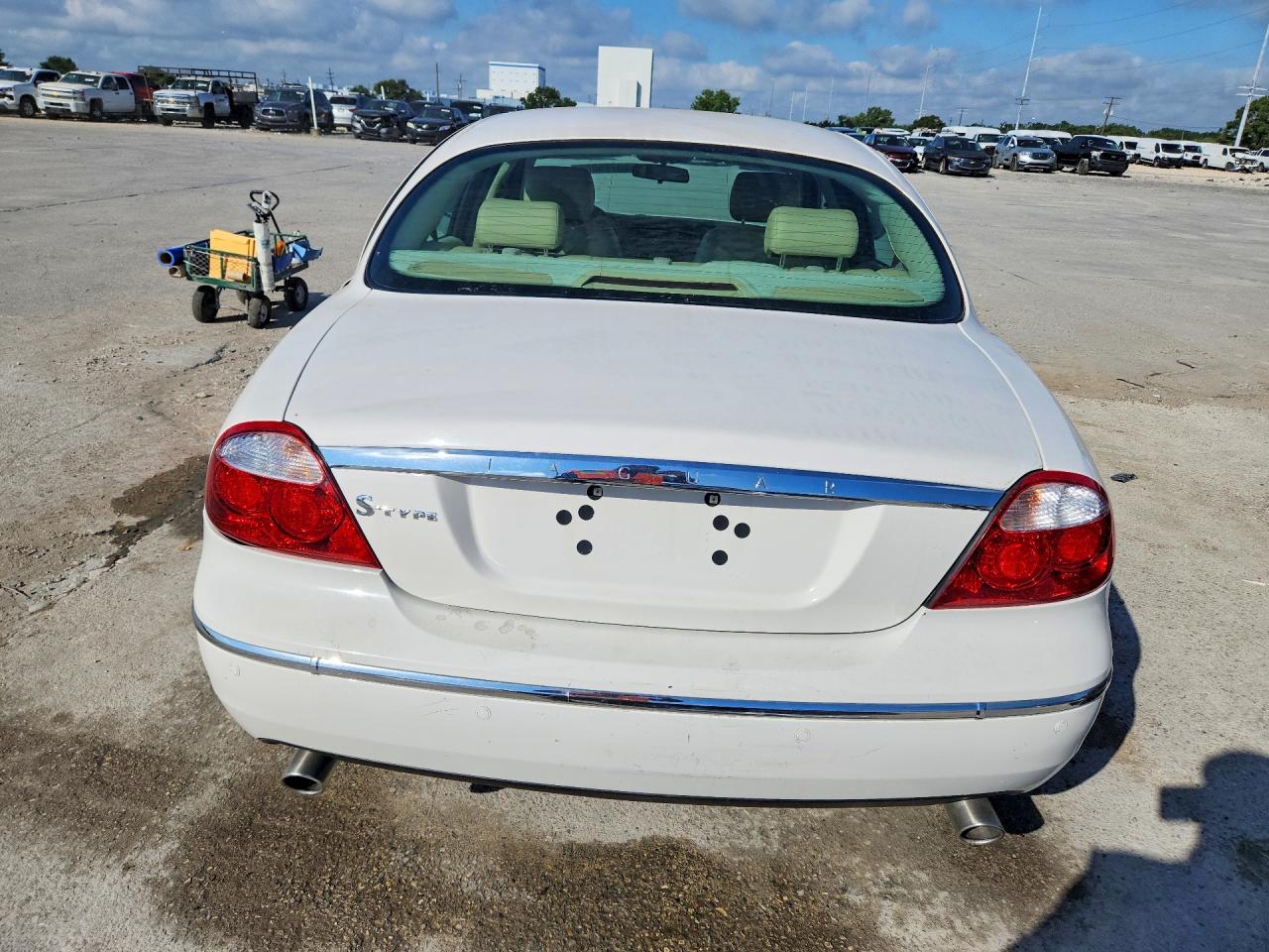 2006 Jaguar S-type White vin: SAJWA01A66FN70543
