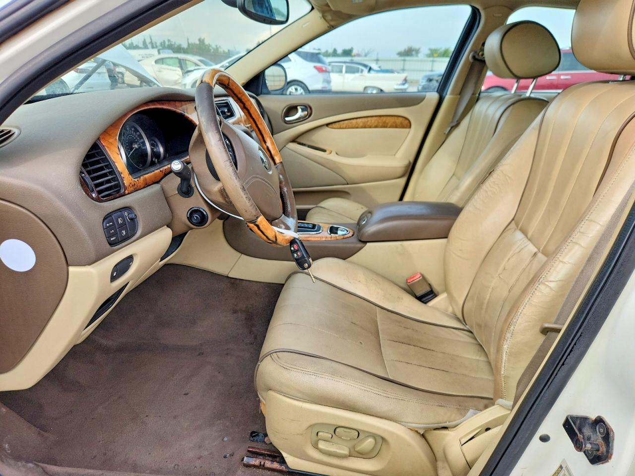 2007 Jaguar S-type White vin: SAJWA01A77FN77079