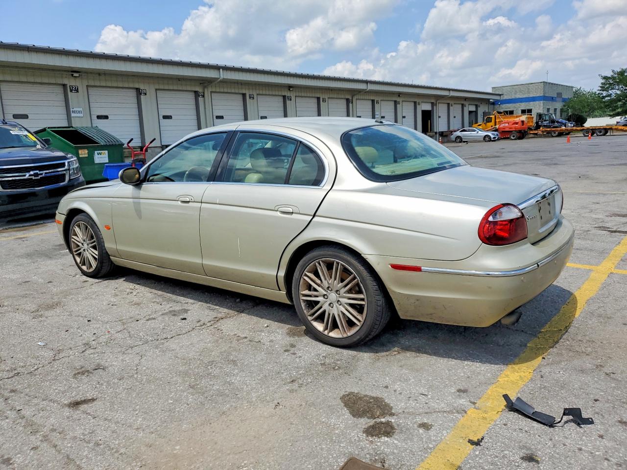 2006 Jaguar S-type Gold vin: SAJWA01A86FN66686