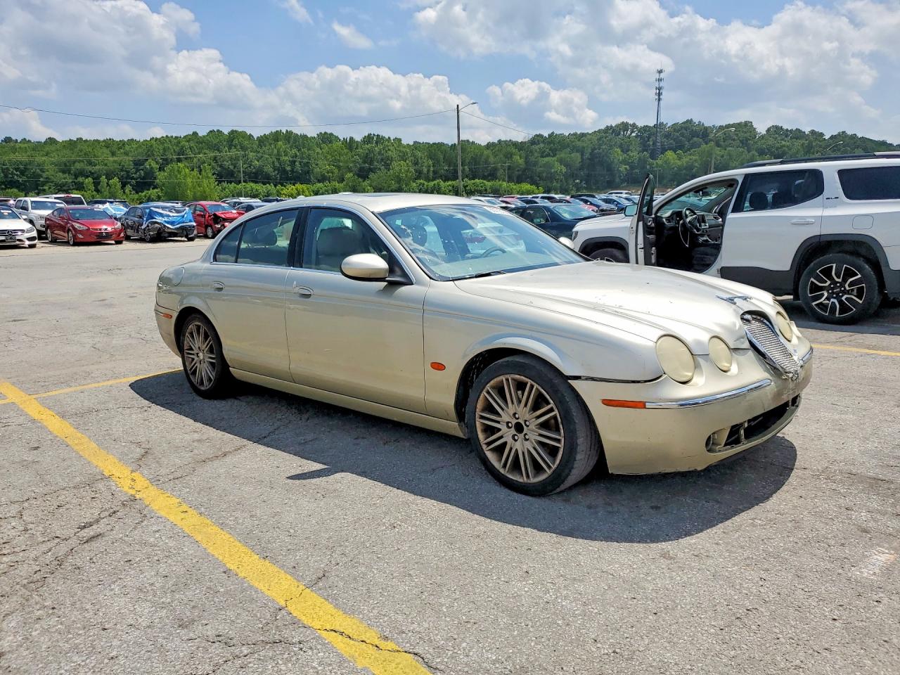 2006 Jaguar S-type Gold vin: SAJWA01A86FN66686
