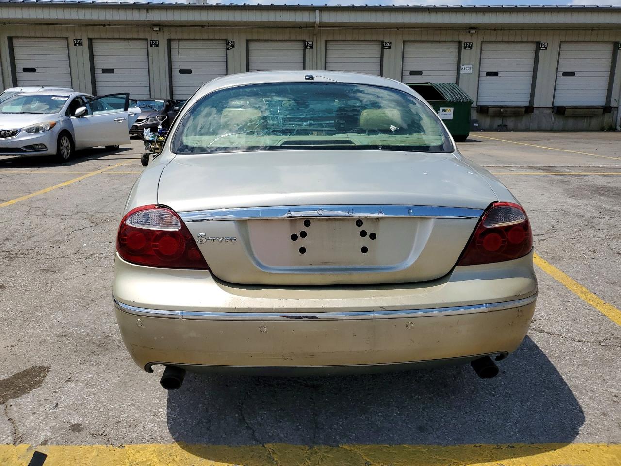 2006 Jaguar S-type Gold vin: SAJWA01A86FN66686