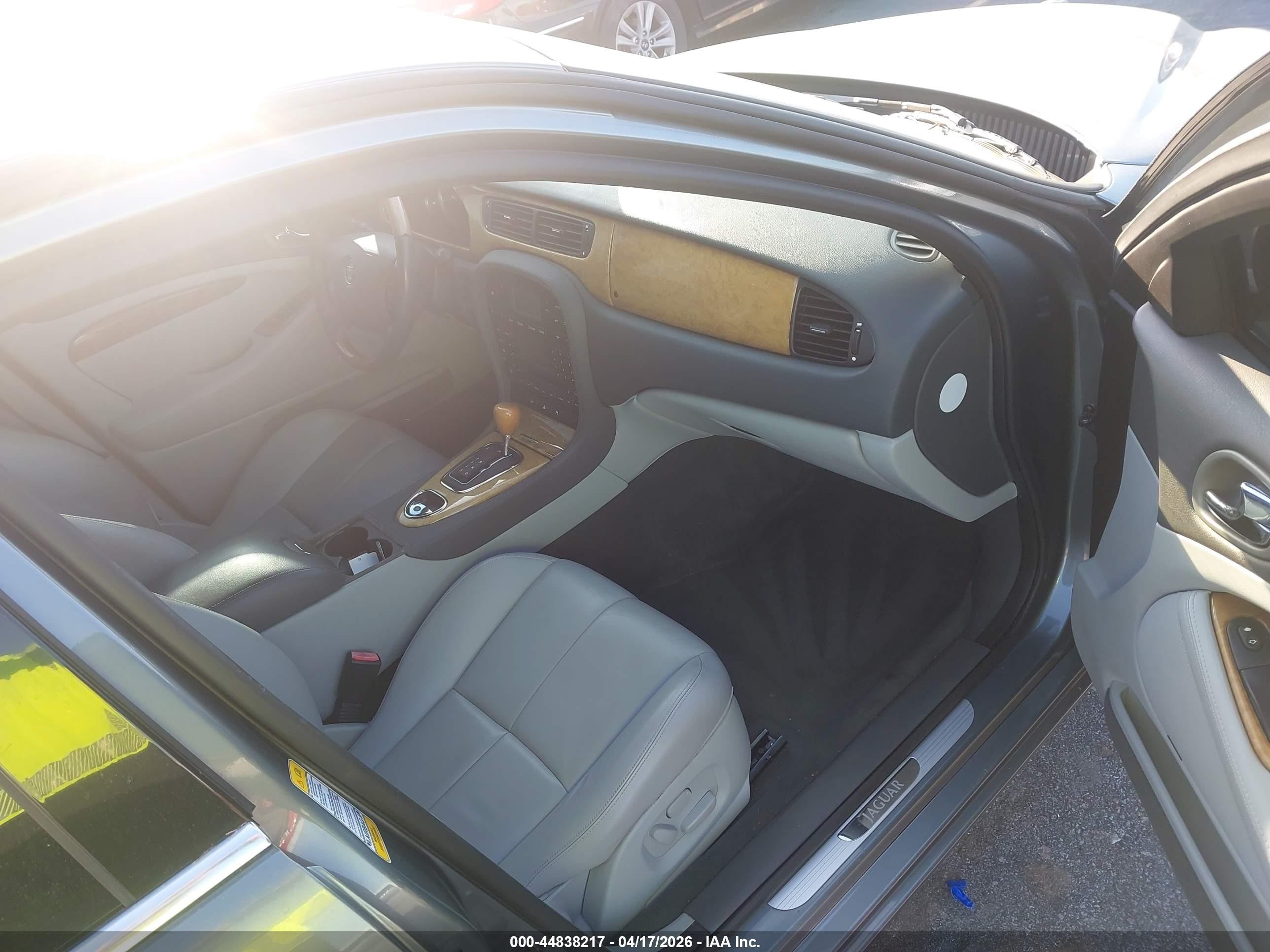 2006 Jaguar S-type 4.2l V8 Gray vin: SAJWA01B56HN52743