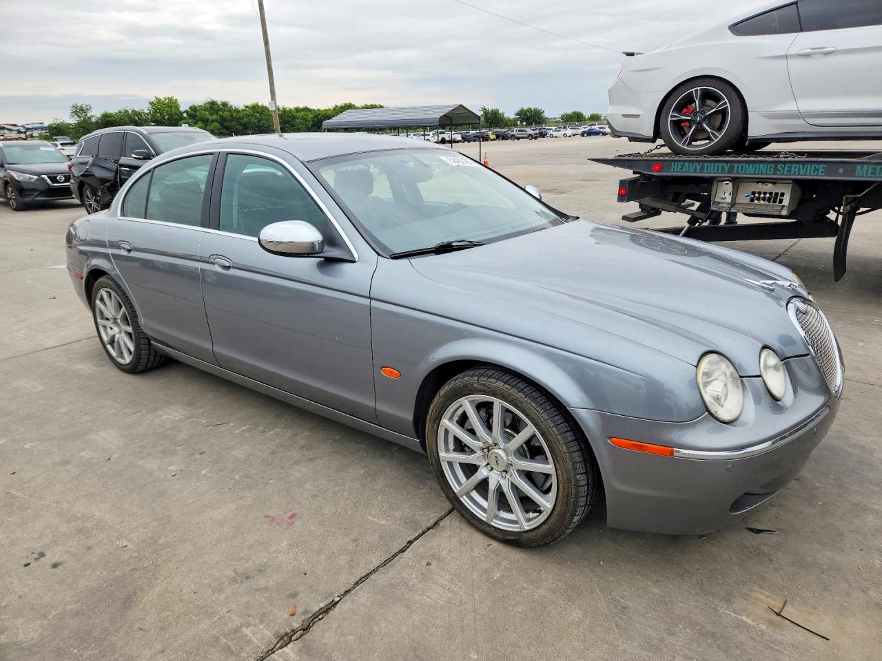 2008 Jaguar S-type 4.2 Silver vin: SAJWA01BX8HN89774