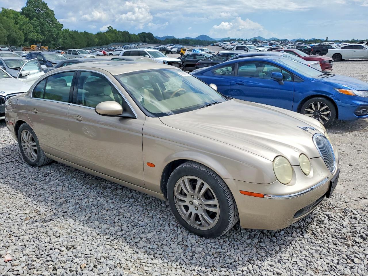 2005 Jaguar S-type Gold vin: SAJWA01T15FN20150
