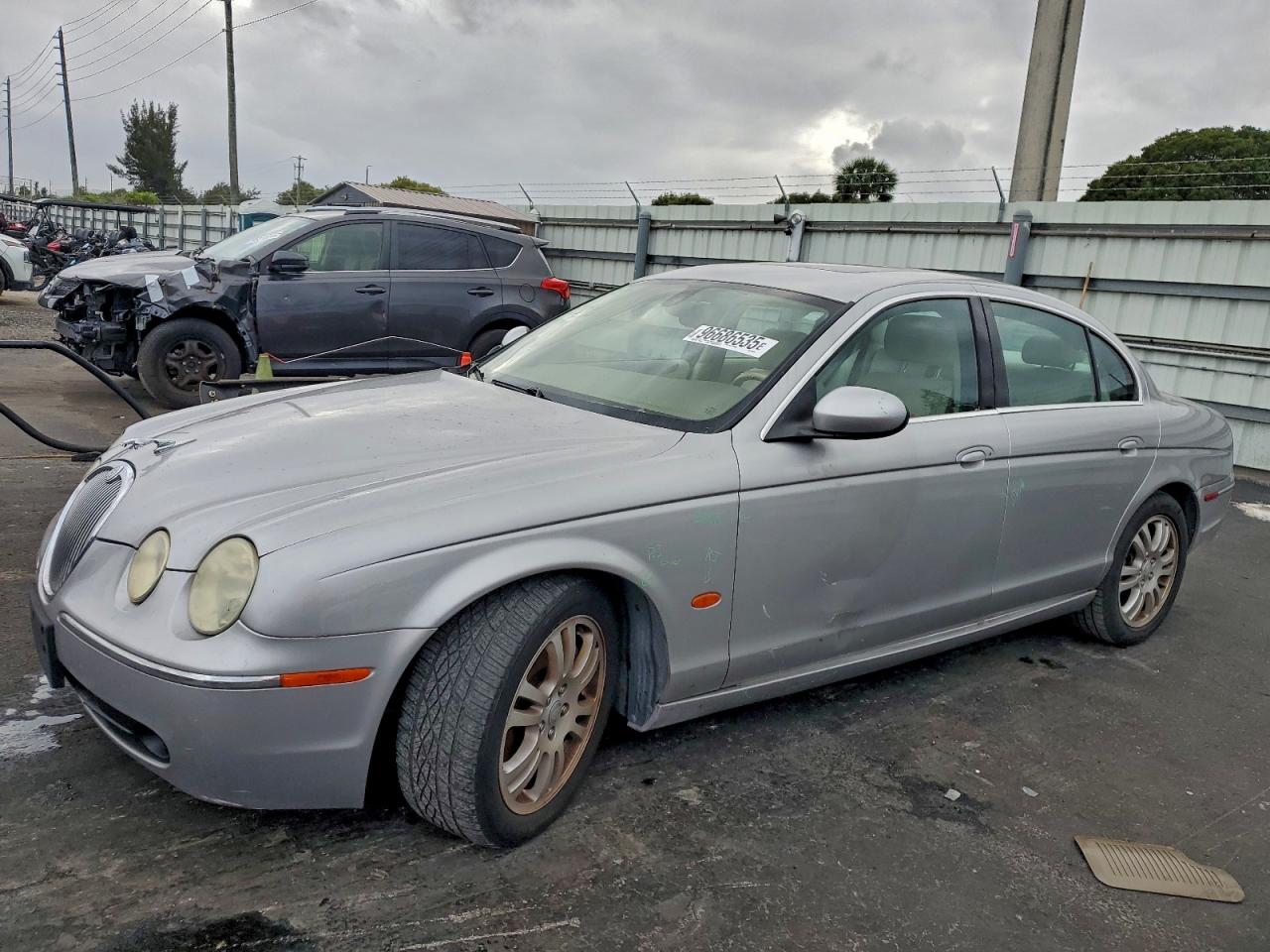 2005 Jaguar S-type Silver vin: SAJWA01T15FN20794