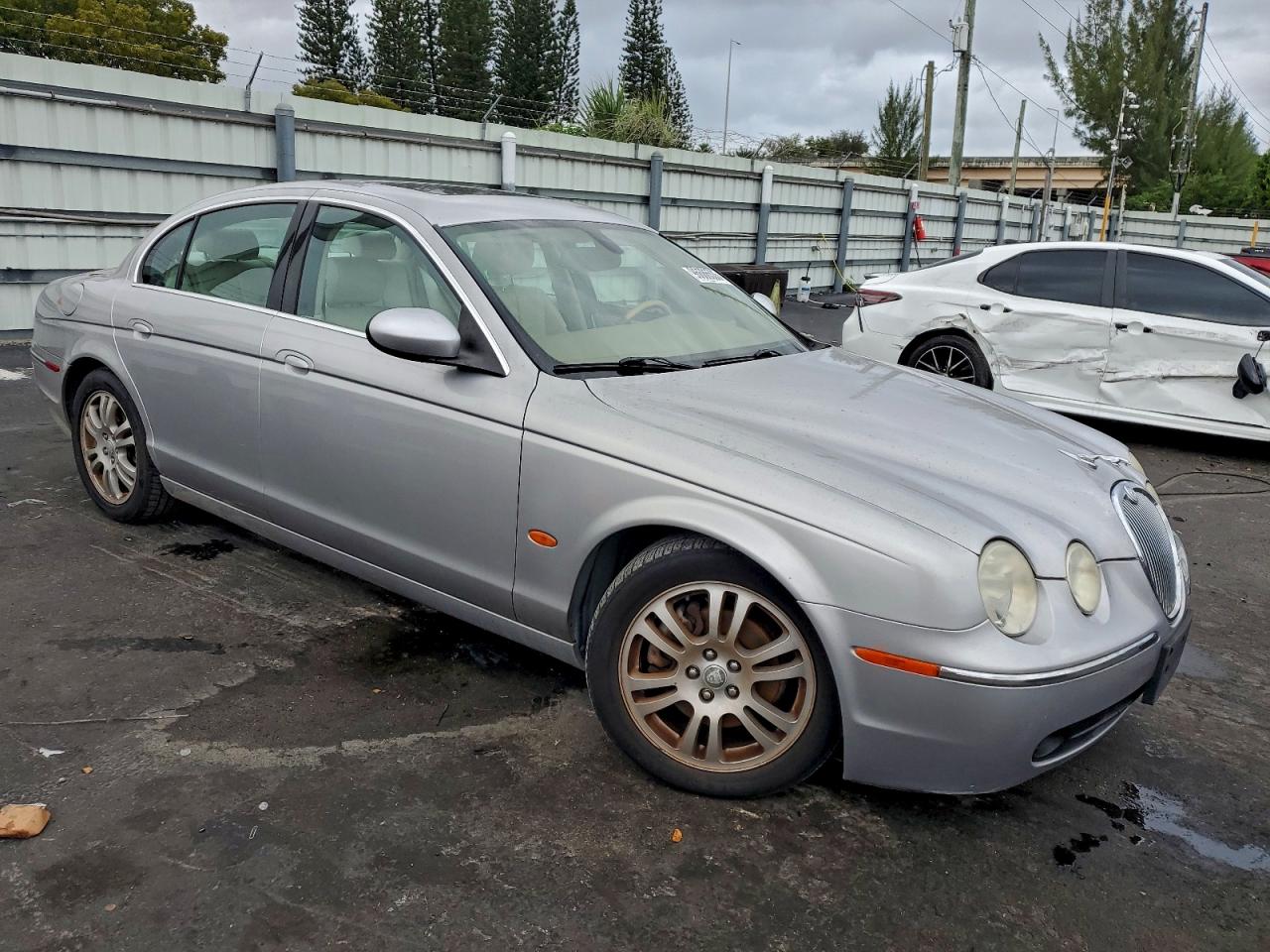 2005 Jaguar S-type Silver vin: SAJWA01T15FN20794