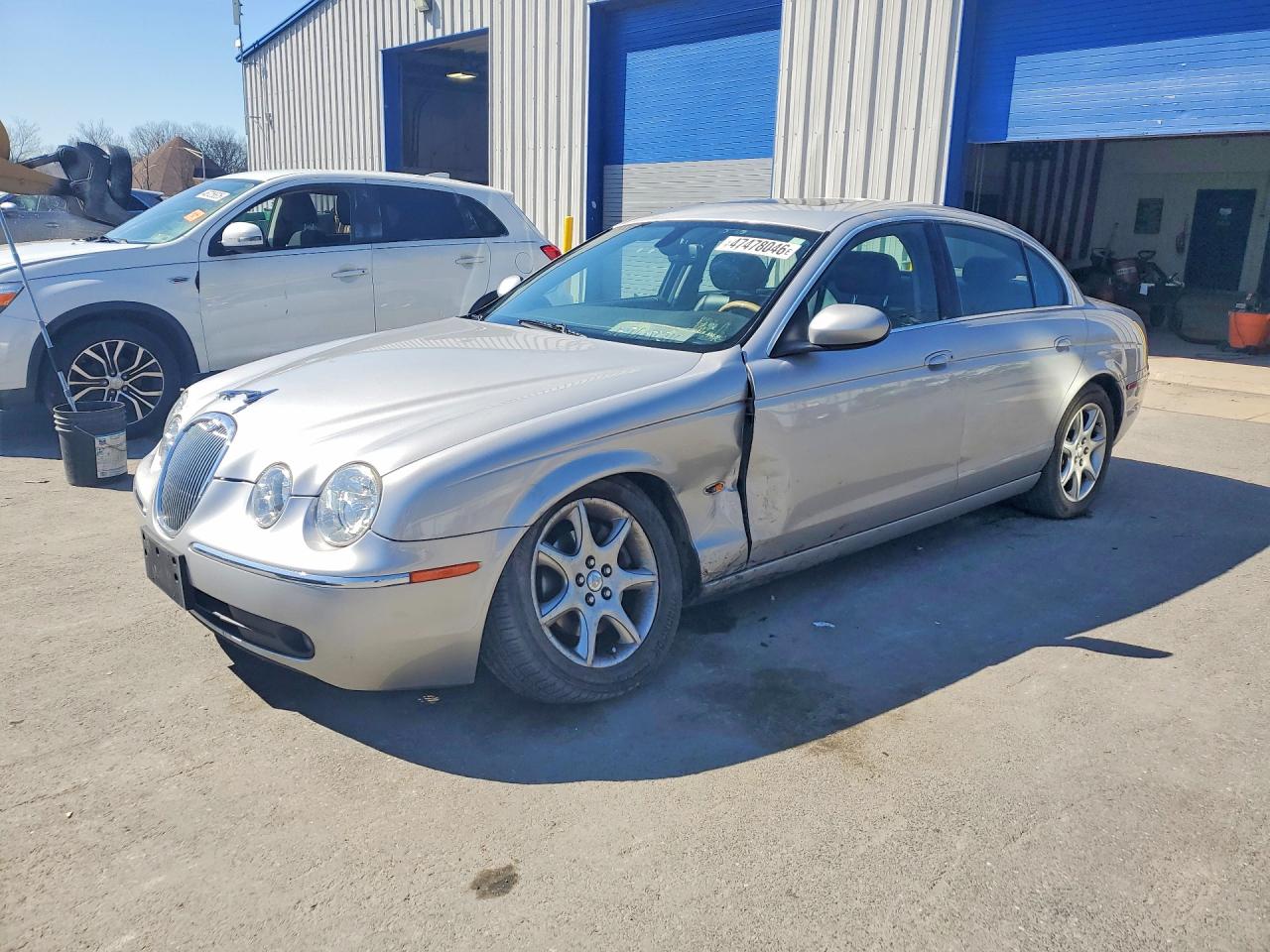 2005 Jaguar S-type 4.2 Silver vin: SAJWA01U25HN13592