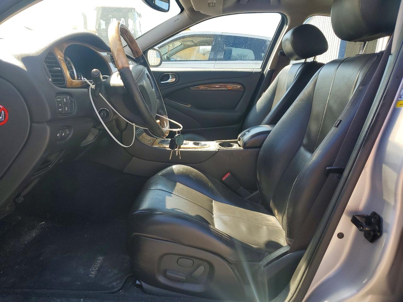2005 Jaguar S-type 4.2 Silver vin: SAJWA01U25HN13592