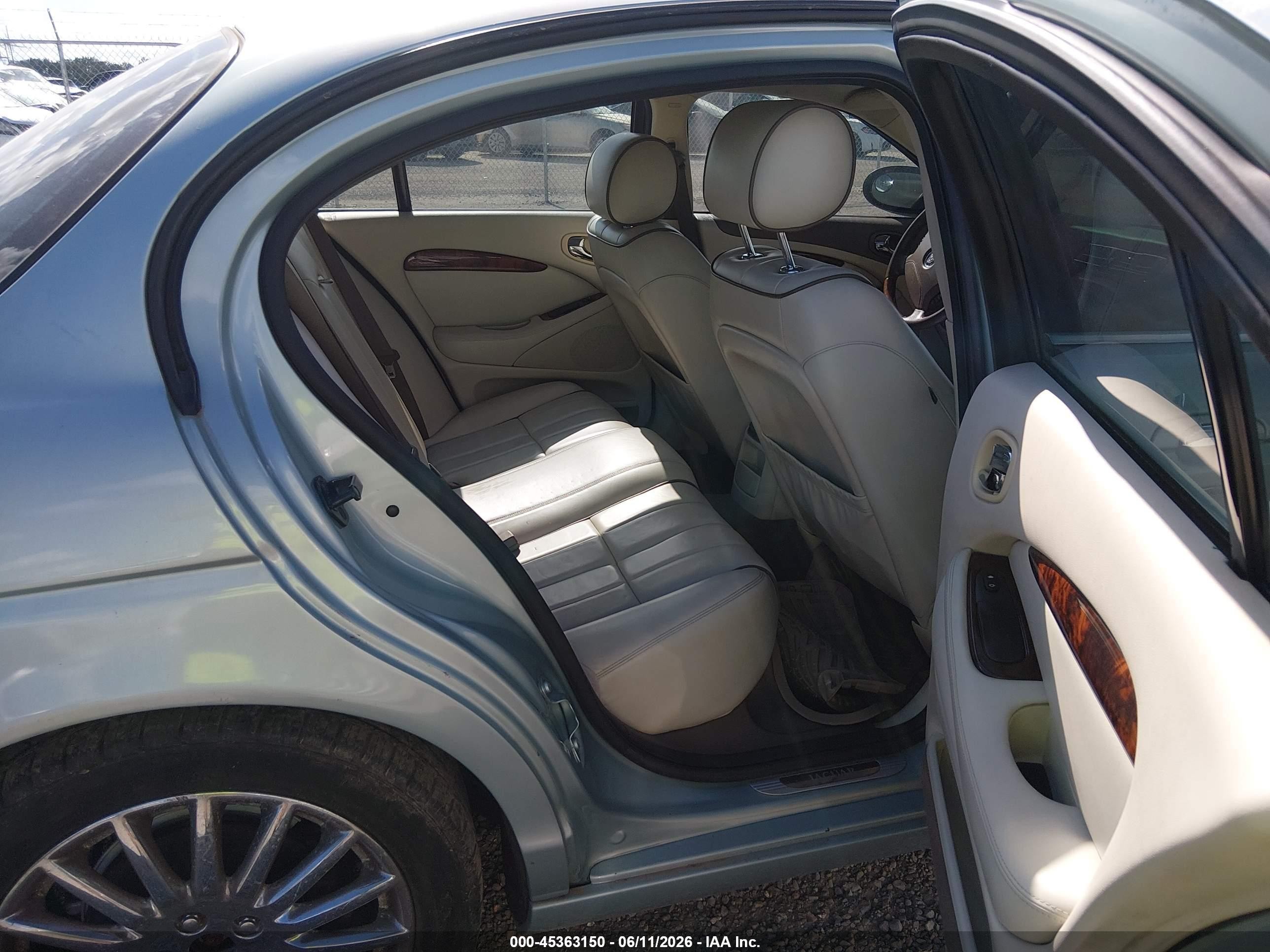 2005 Jaguar S-type 4.2l V8 Blue vin: SAJWA01U35HN25928