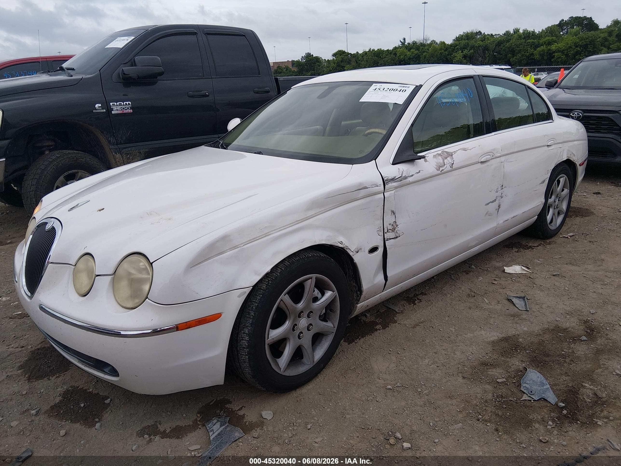2005 Jaguar S-type 4.2l V8 White vin: SAJWA01U55HN24201