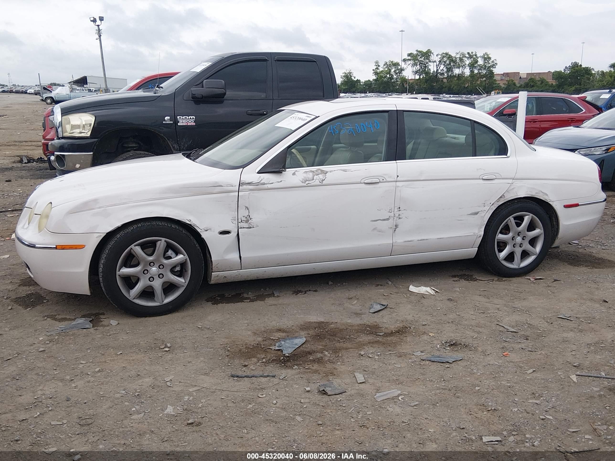 2005 Jaguar S-type 4.2l V8 White vin: SAJWA01U55HN24201