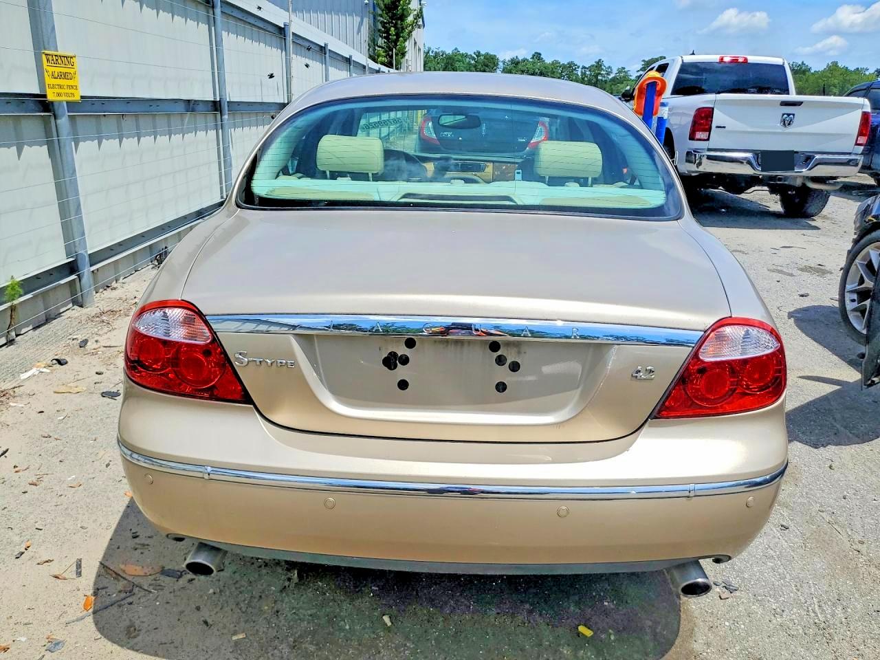 2005 Jaguar S-type 4.2 Желто-коричневый vin: SAJWA01U65HN18911
