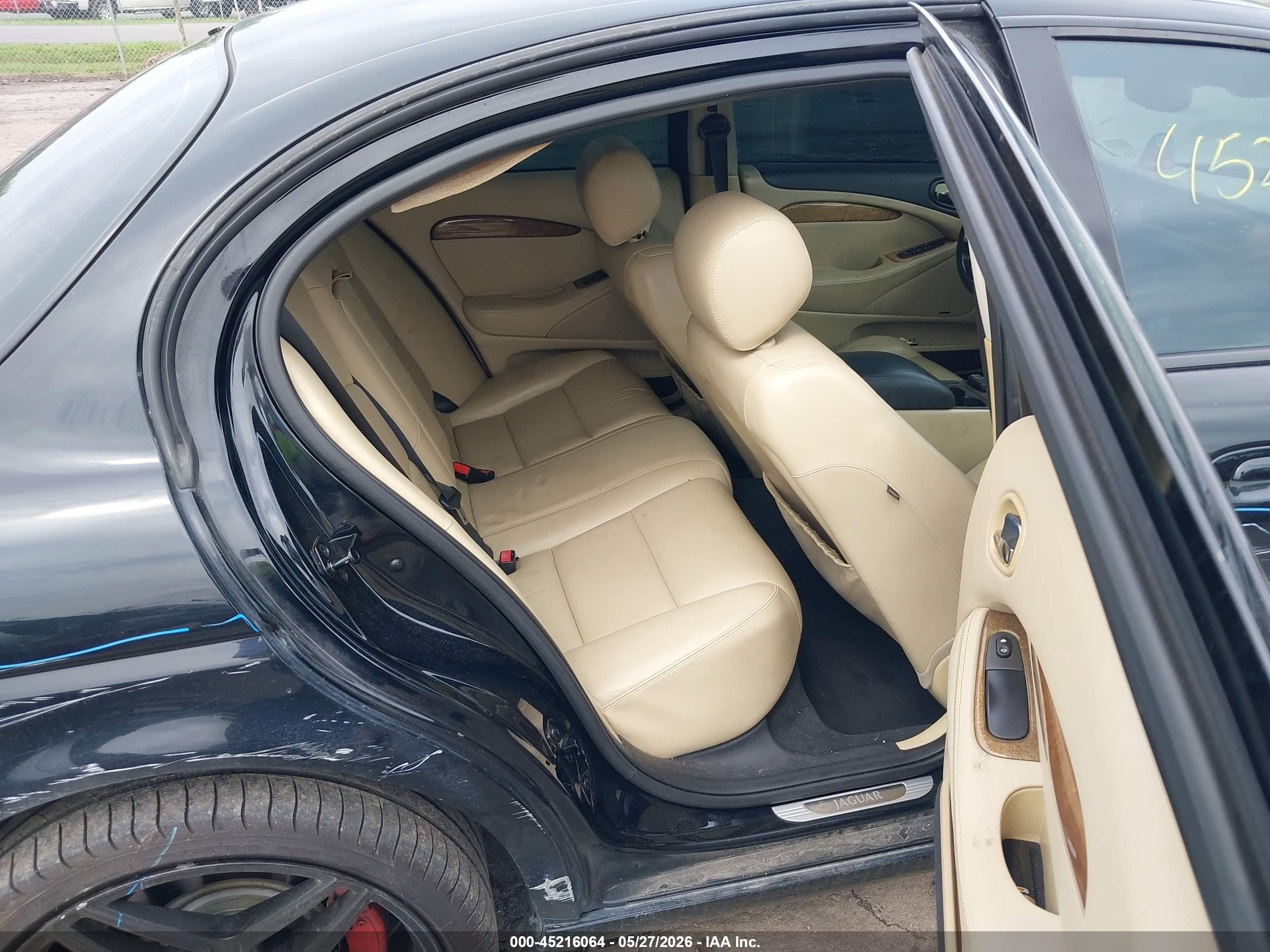 2006 Jaguar S-type 4.2l V8 R Black vin: SAJWA03C361N65974