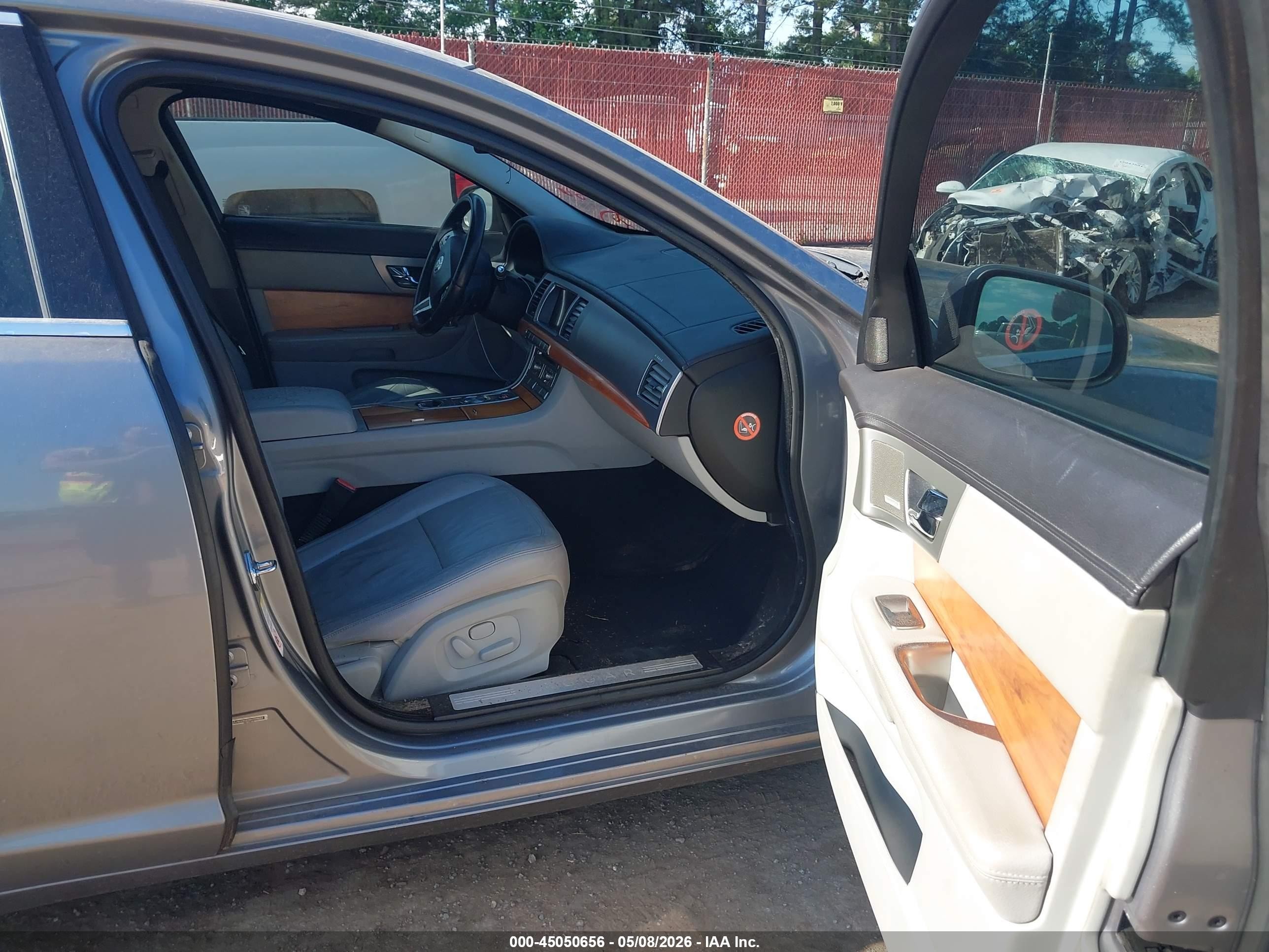 2009 Jaguar Xf Luxury Gray vin: SAJWA05B09HR09082