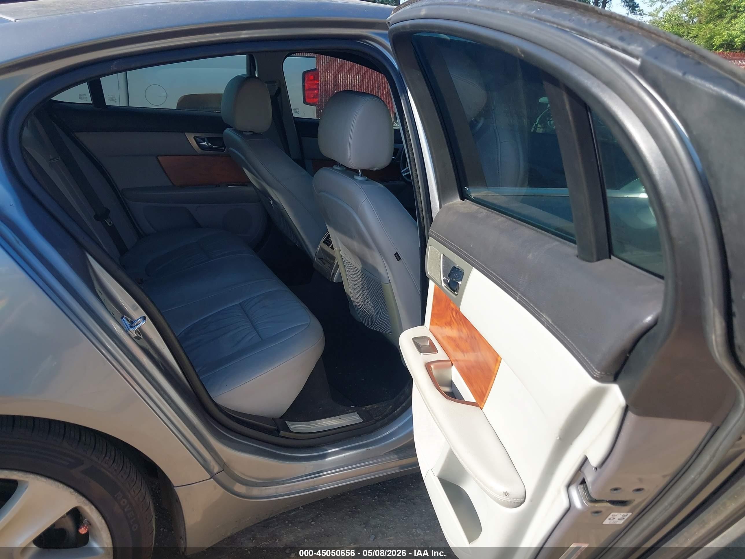 2009 Jaguar Xf Luxury Gray vin: SAJWA05B09HR09082