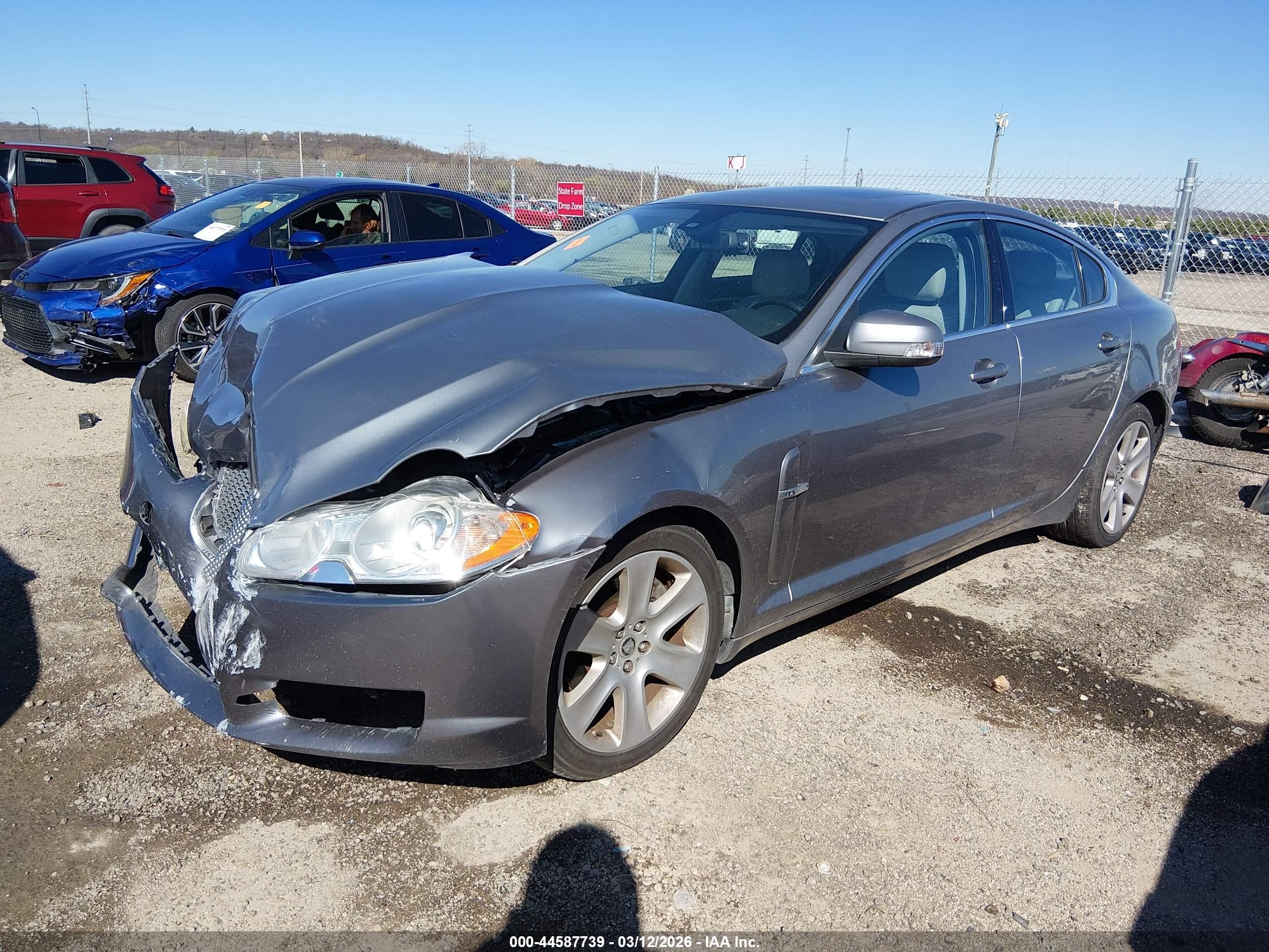 2009 Jaguar Xf Luxury Silver vin: SAJWA05B49HR43767