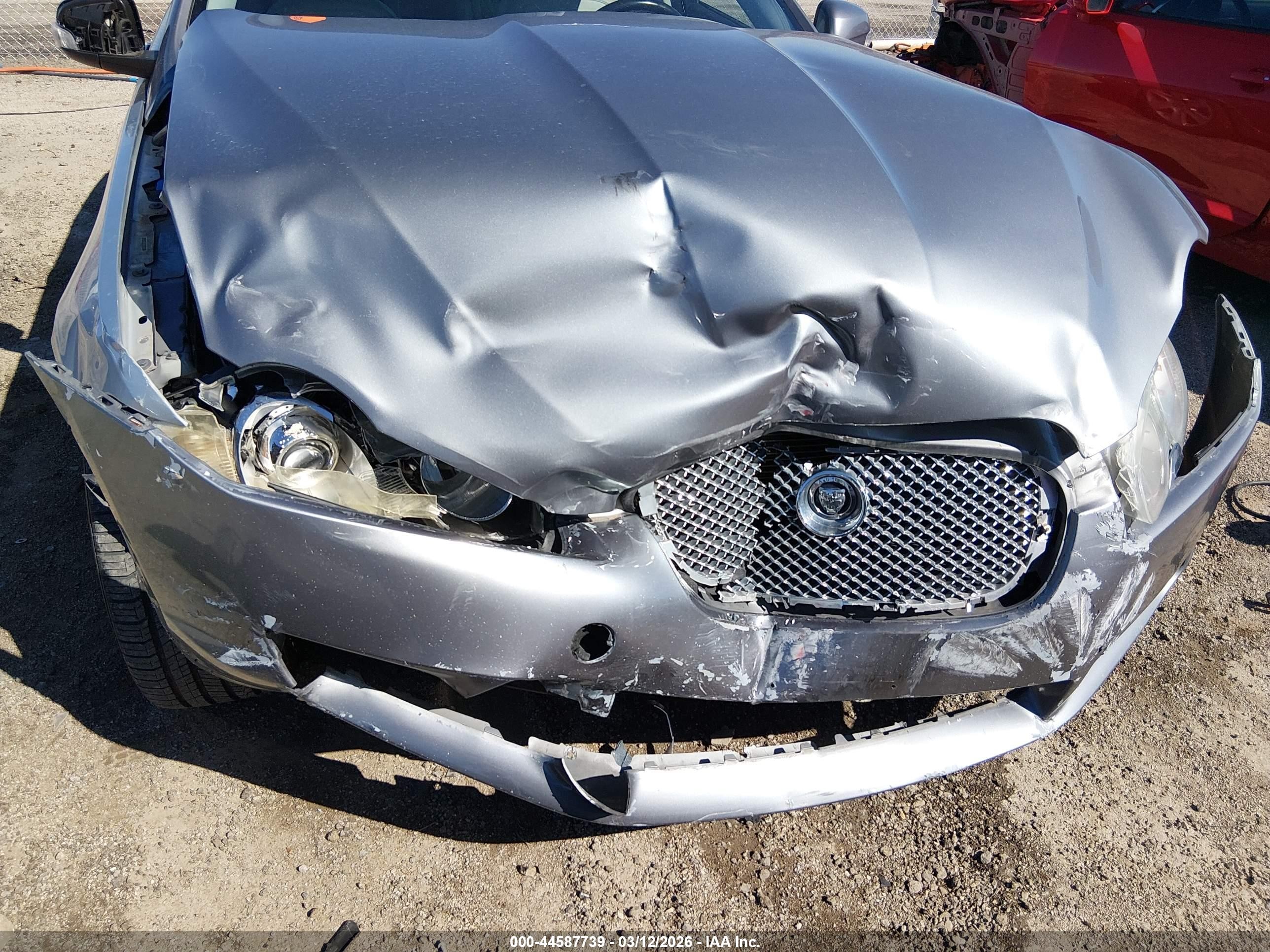 2009 Jaguar Xf Luxury Silver vin: SAJWA05B49HR43767