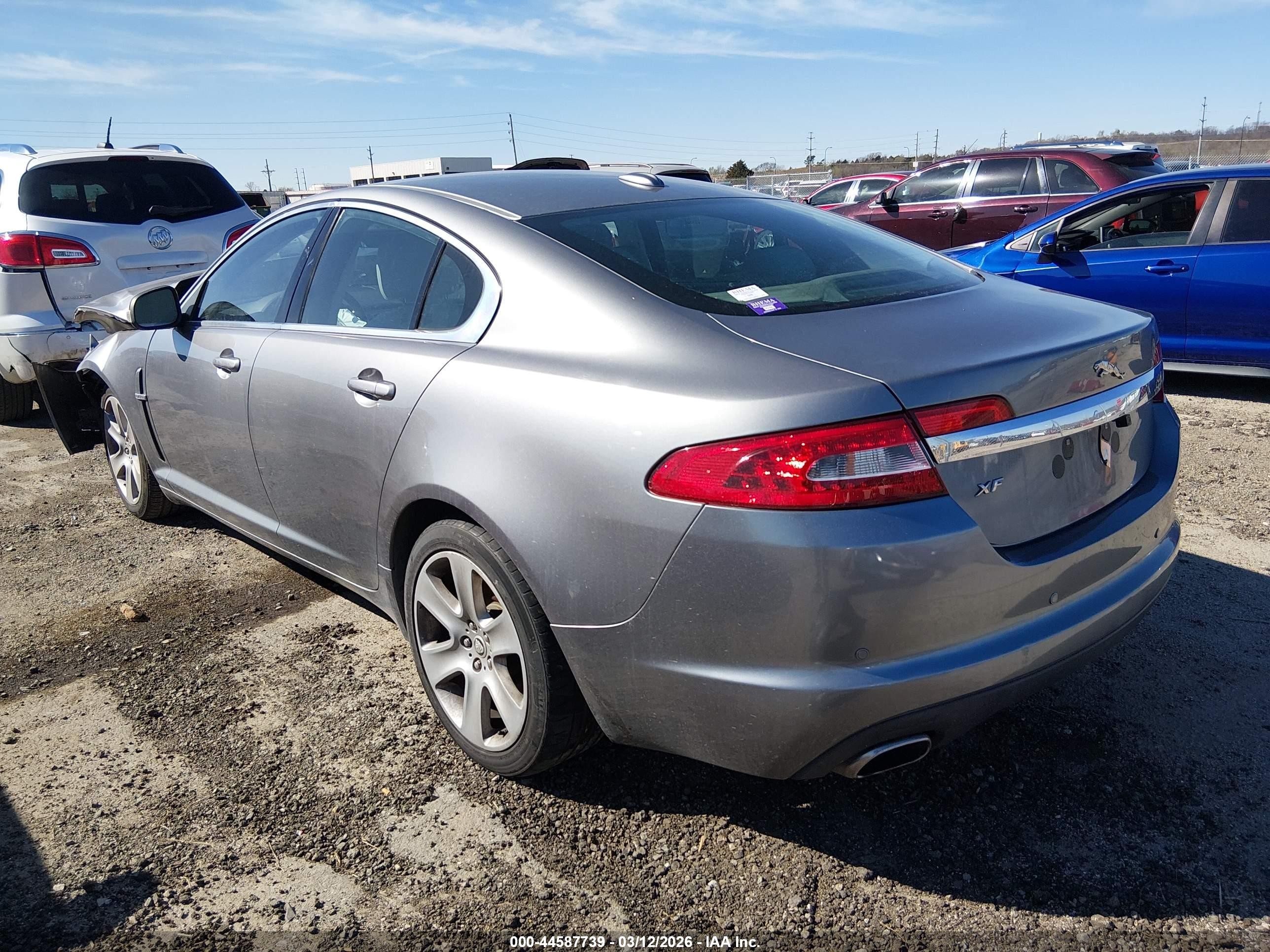 2009 Jaguar Xf Luxury Silver vin: SAJWA05B49HR43767
