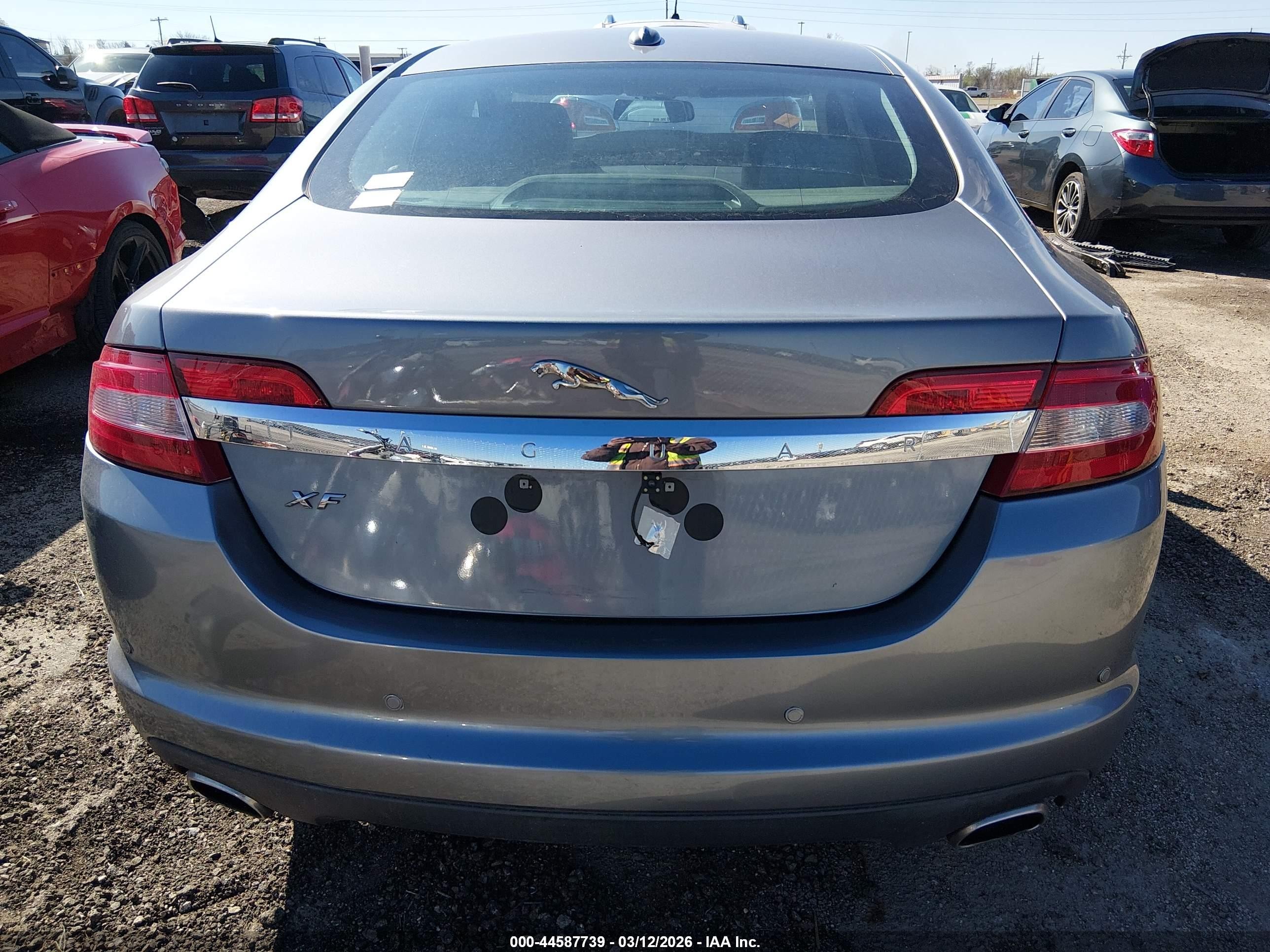 2009 Jaguar Xf Luxury Silver vin: SAJWA05B49HR43767