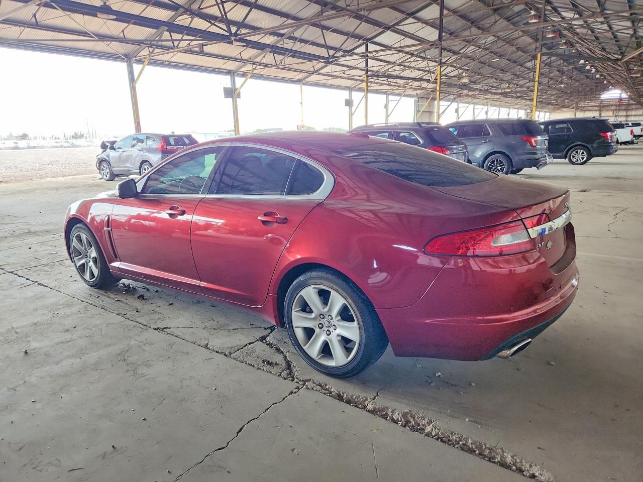 2009 Jaguar Xf Luxury Red vin: SAJWA05B69HR08860