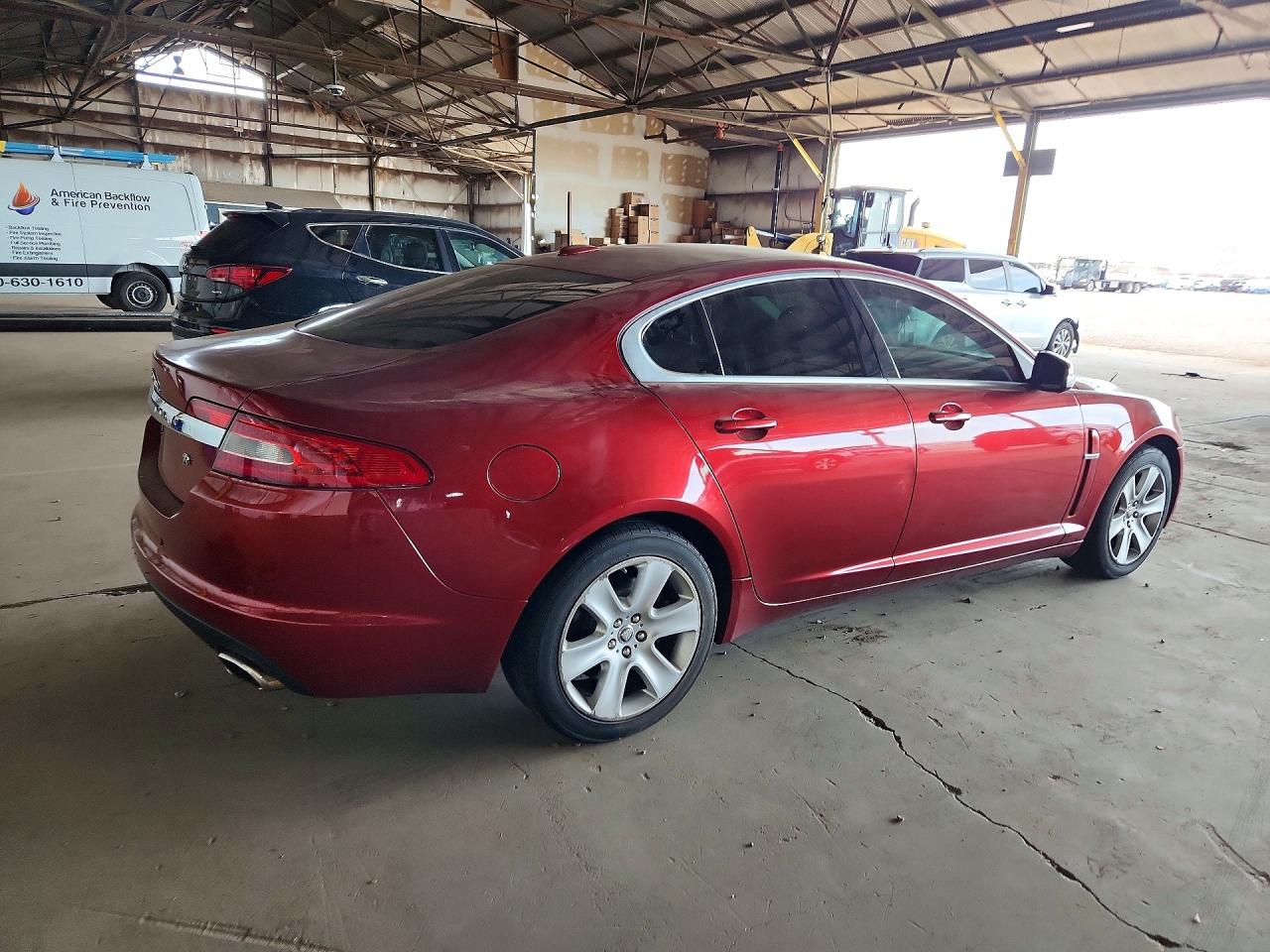 2009 Jaguar Xf Luxury Red vin: SAJWA05B69HR08860