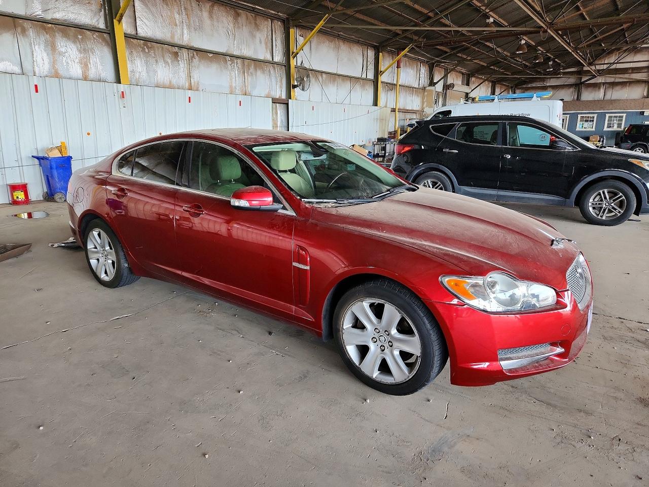2009 Jaguar Xf Luxury Red vin: SAJWA05B69HR08860
