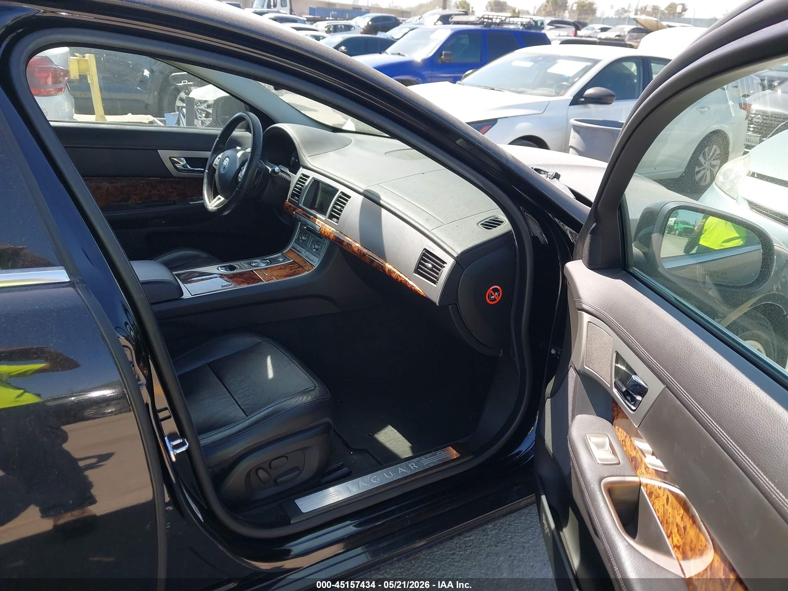 2009 Jaguar Xf Luxury Black vin: SAJWA05B79HR22833
