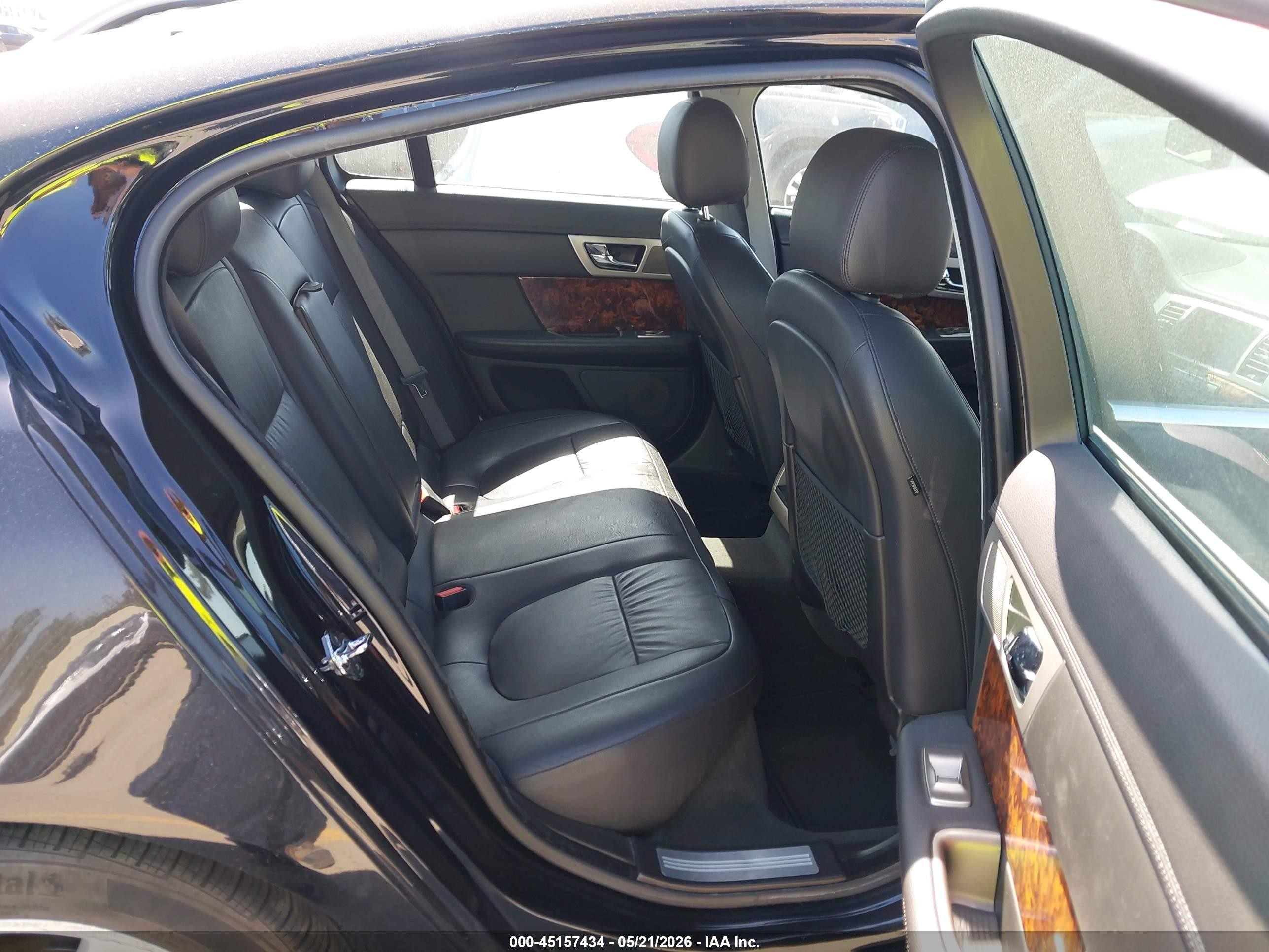 2009 Jaguar Xf Luxury Black vin: SAJWA05B79HR22833