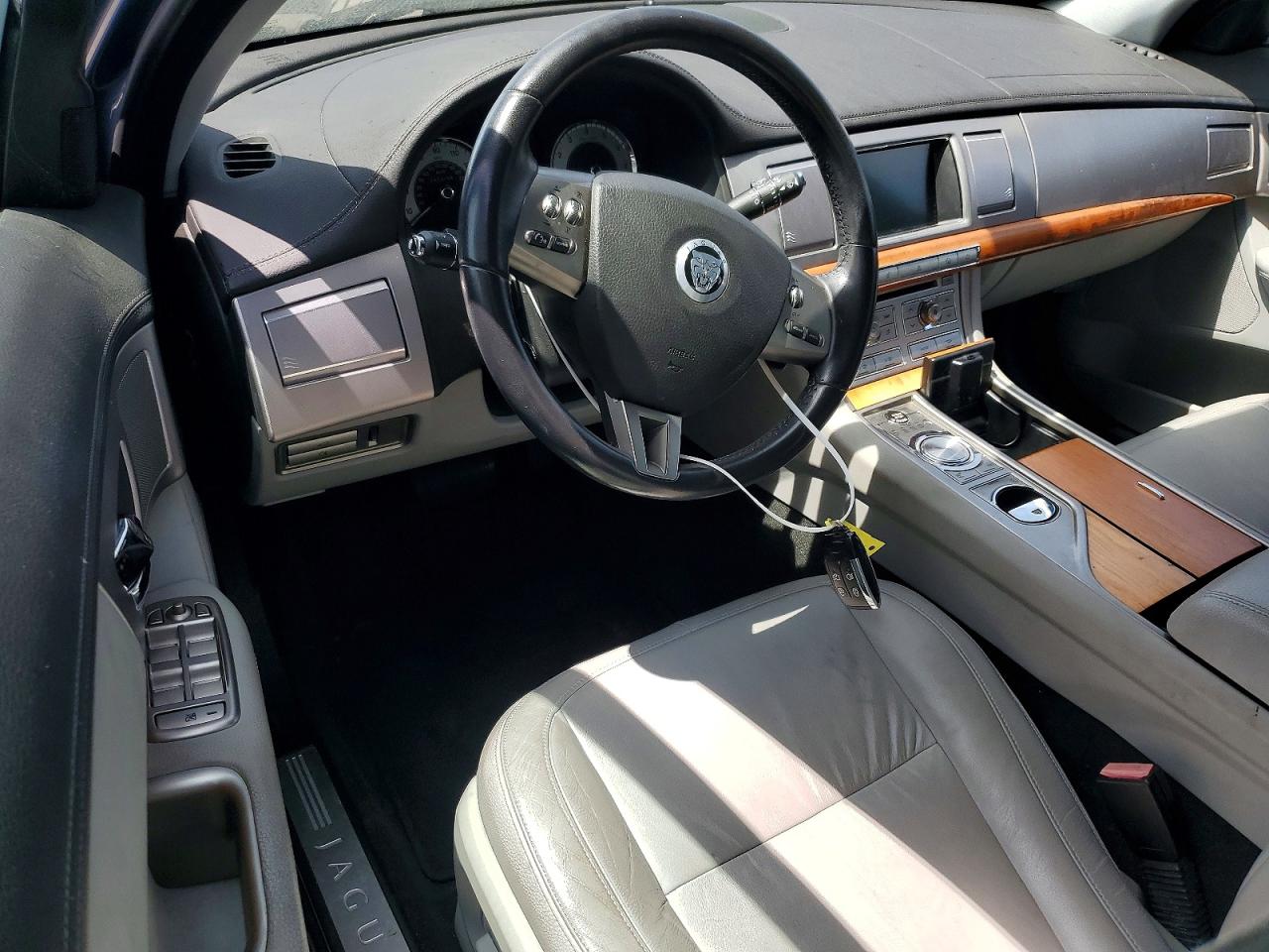 2009 Jaguar Xf Luxury Blue vin: SAJWA05B79HR37011