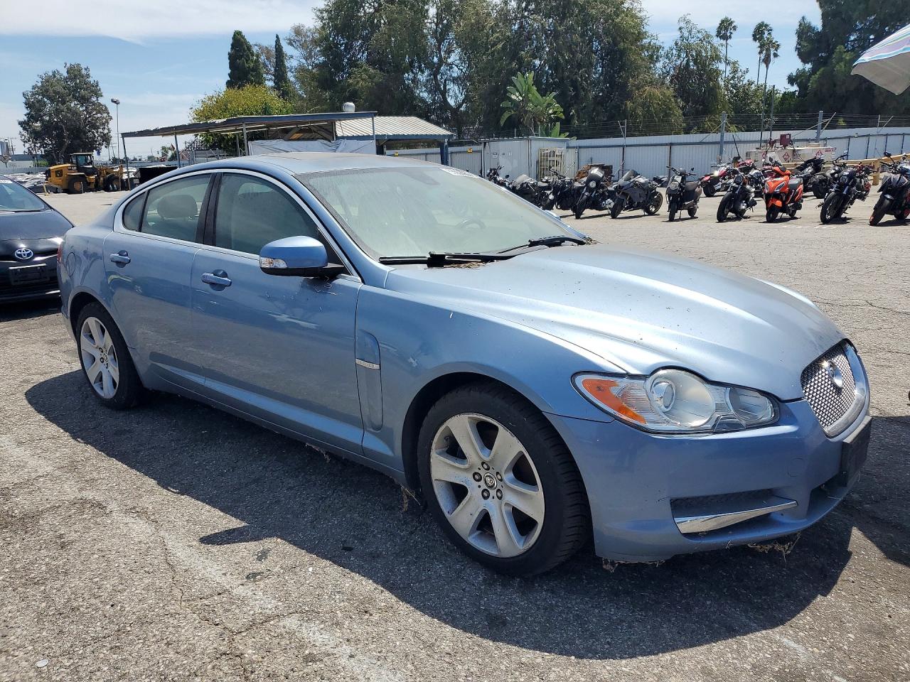 2009 Jaguar Xf Luxury Blue vin: SAJWA05B79HR37011