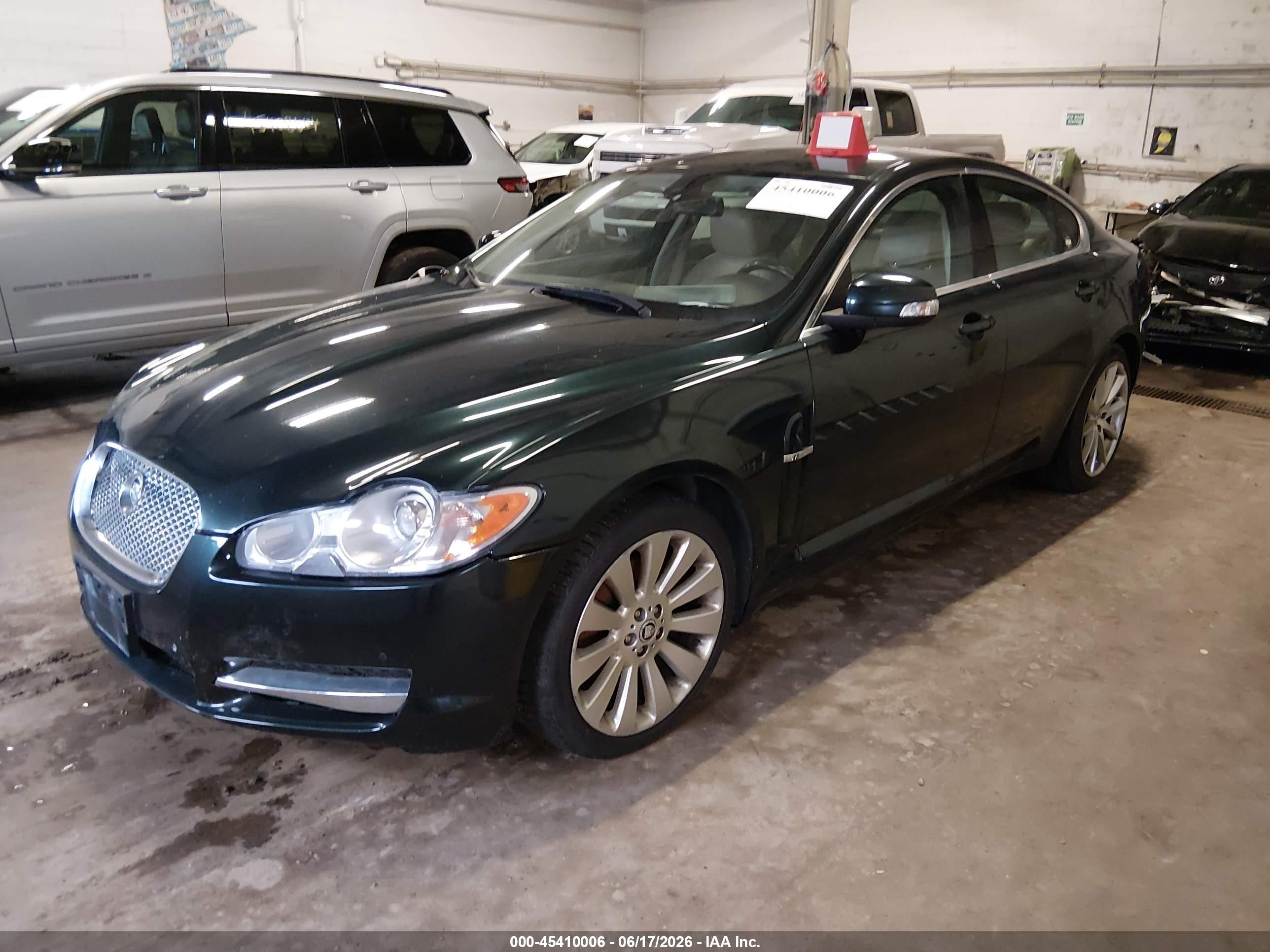 2009 Jaguar Xf Luxury Green vin: SAJWA05B89HR32609