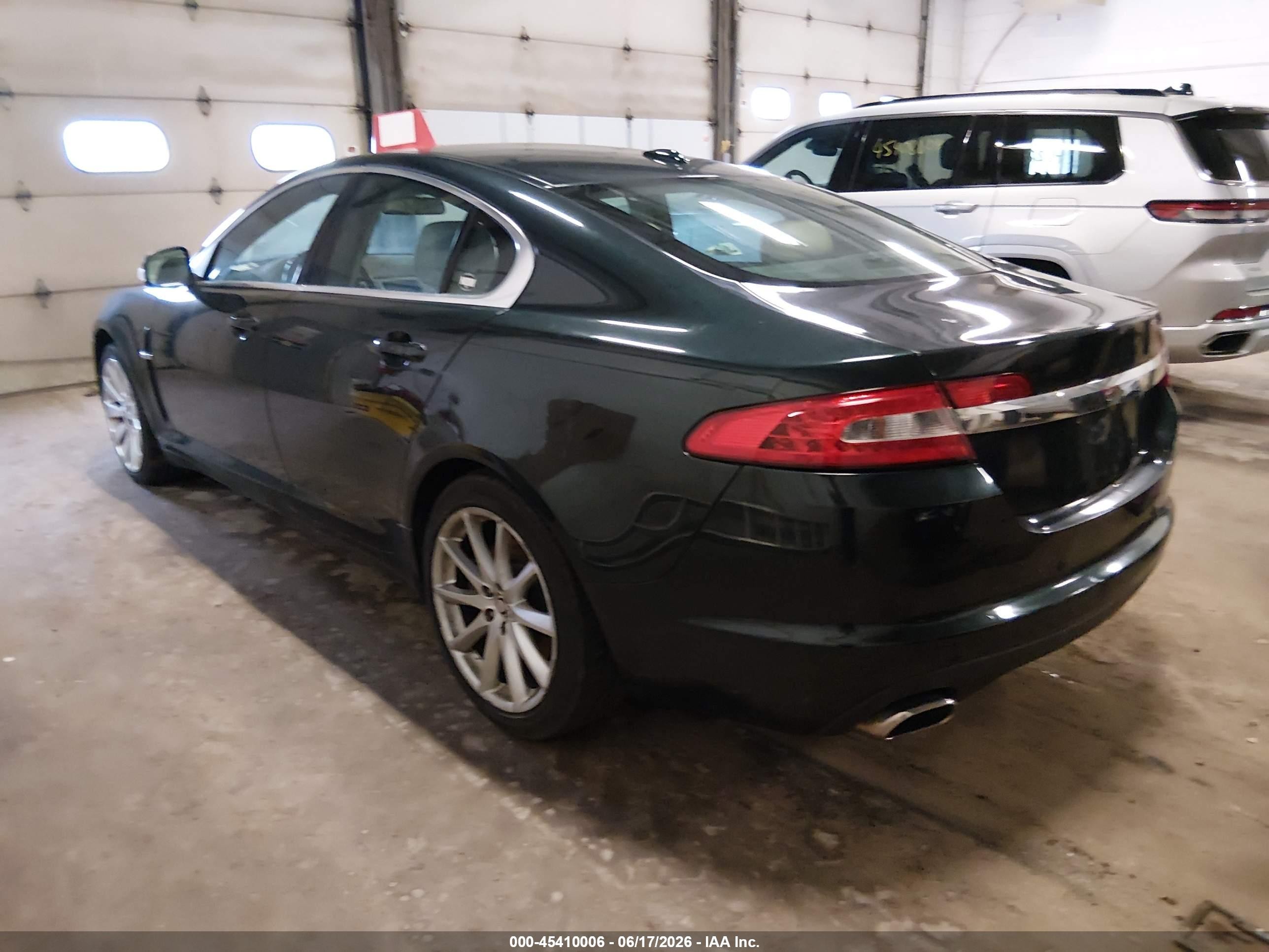 2009 Jaguar Xf Luxury Green vin: SAJWA05B89HR32609
