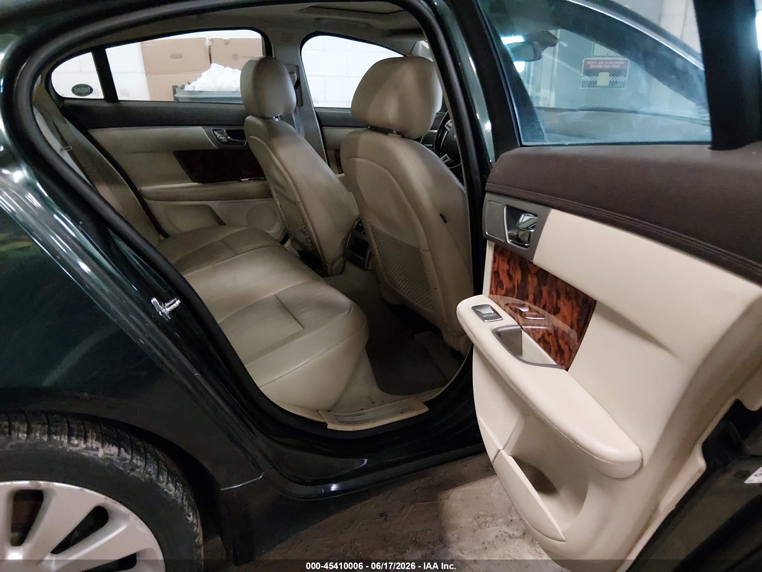 2009 Jaguar Xf Luxury Green vin: SAJWA05B89HR32609
