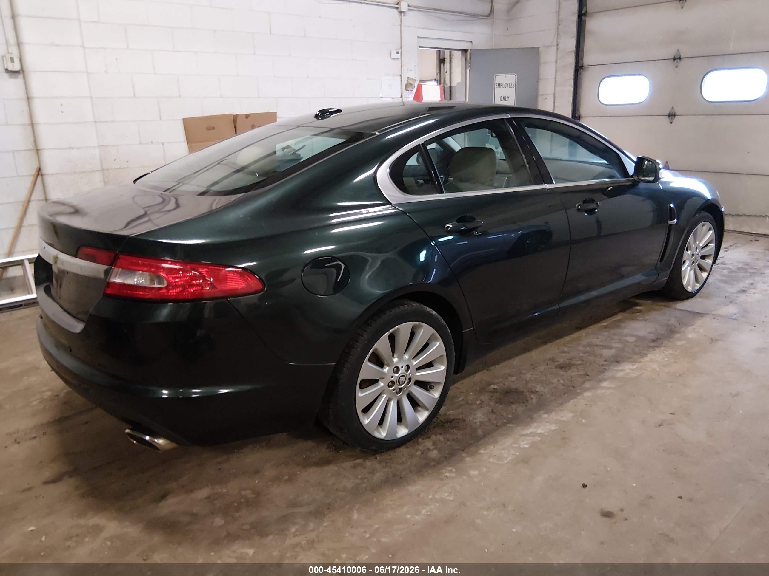2009 Jaguar Xf Luxury Green vin: SAJWA05B89HR32609