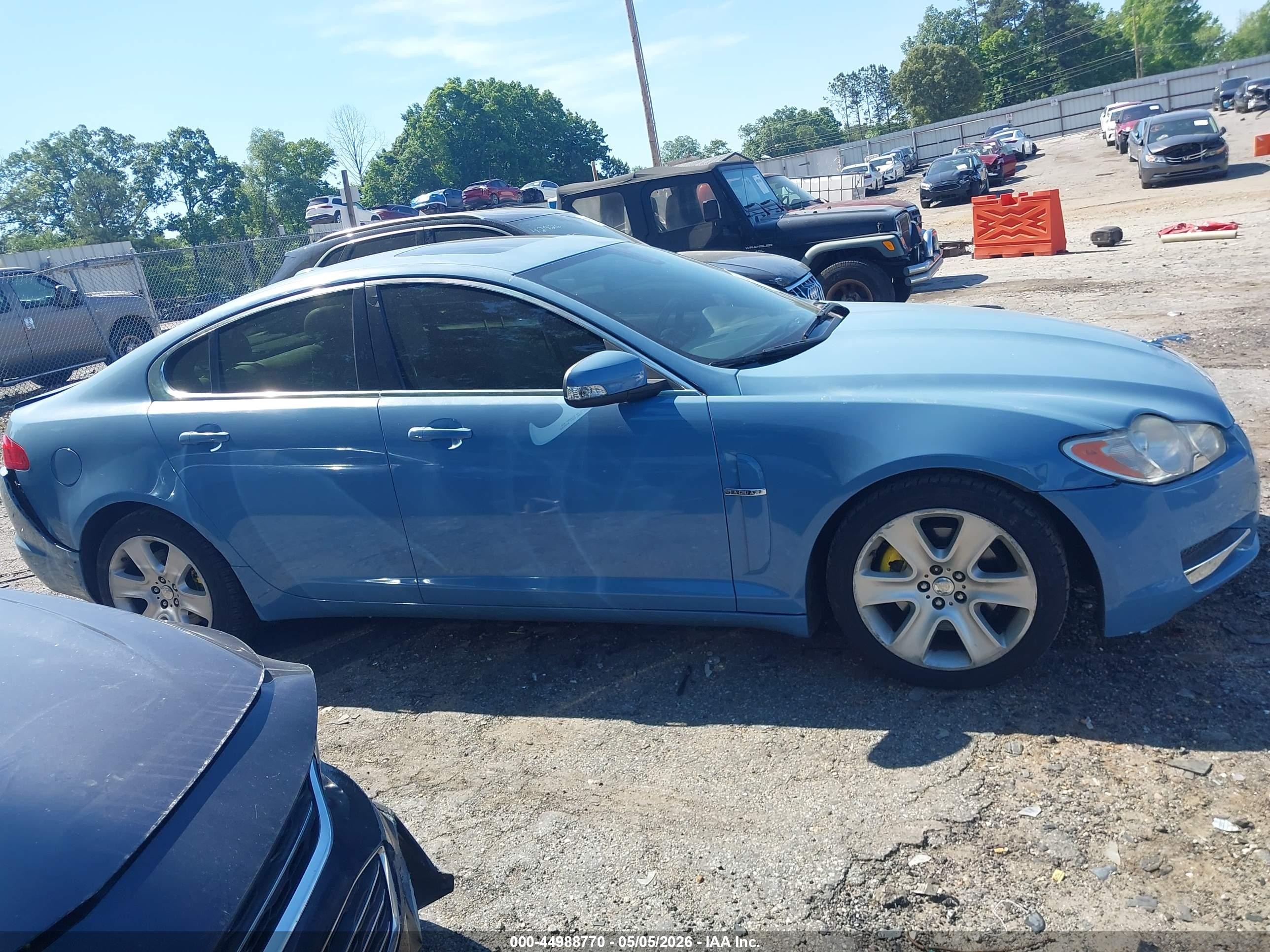 2009 Jaguar Xf Luxury Blue vin: SAJWA05B99HR43182