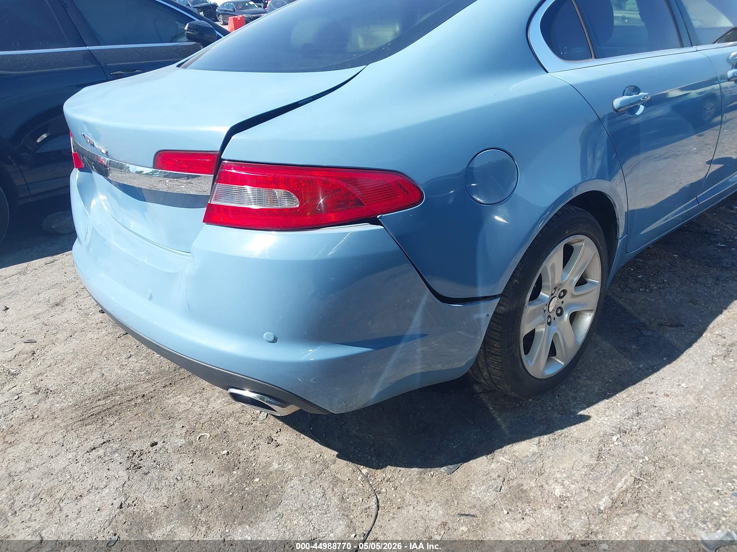 2009 Jaguar Xf Luxury Blue vin: SAJWA05B99HR43182