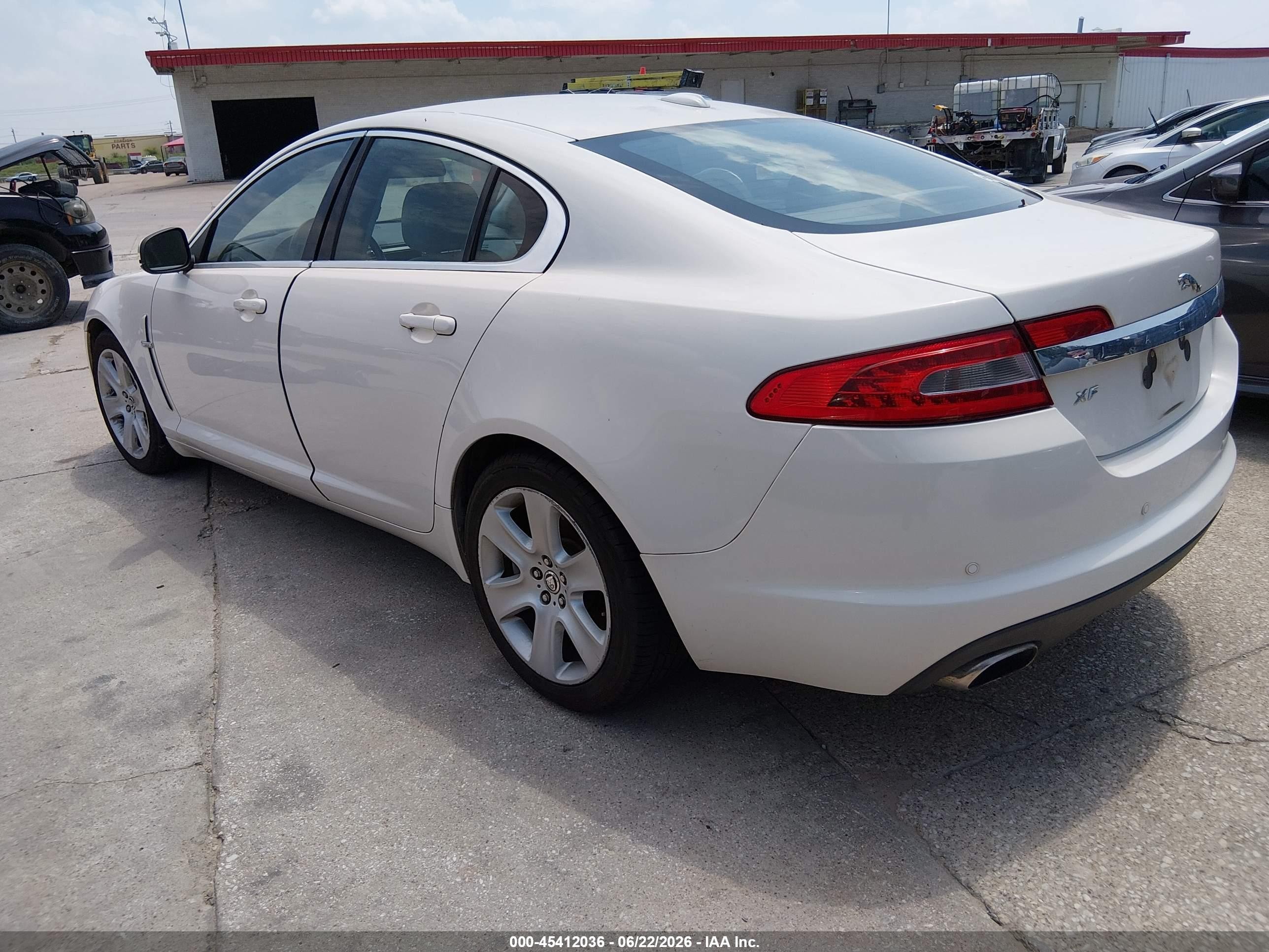 2009 Jaguar Xf Luxury Cream vin: SAJWA05BX9HR39593